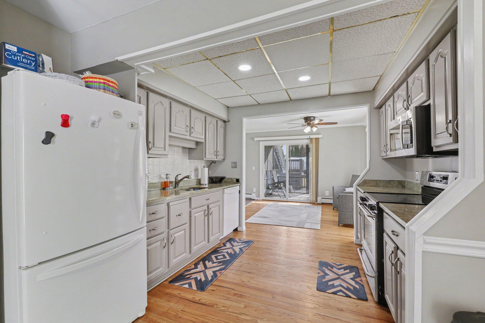 7128 Lazy Lane Property Photo 7