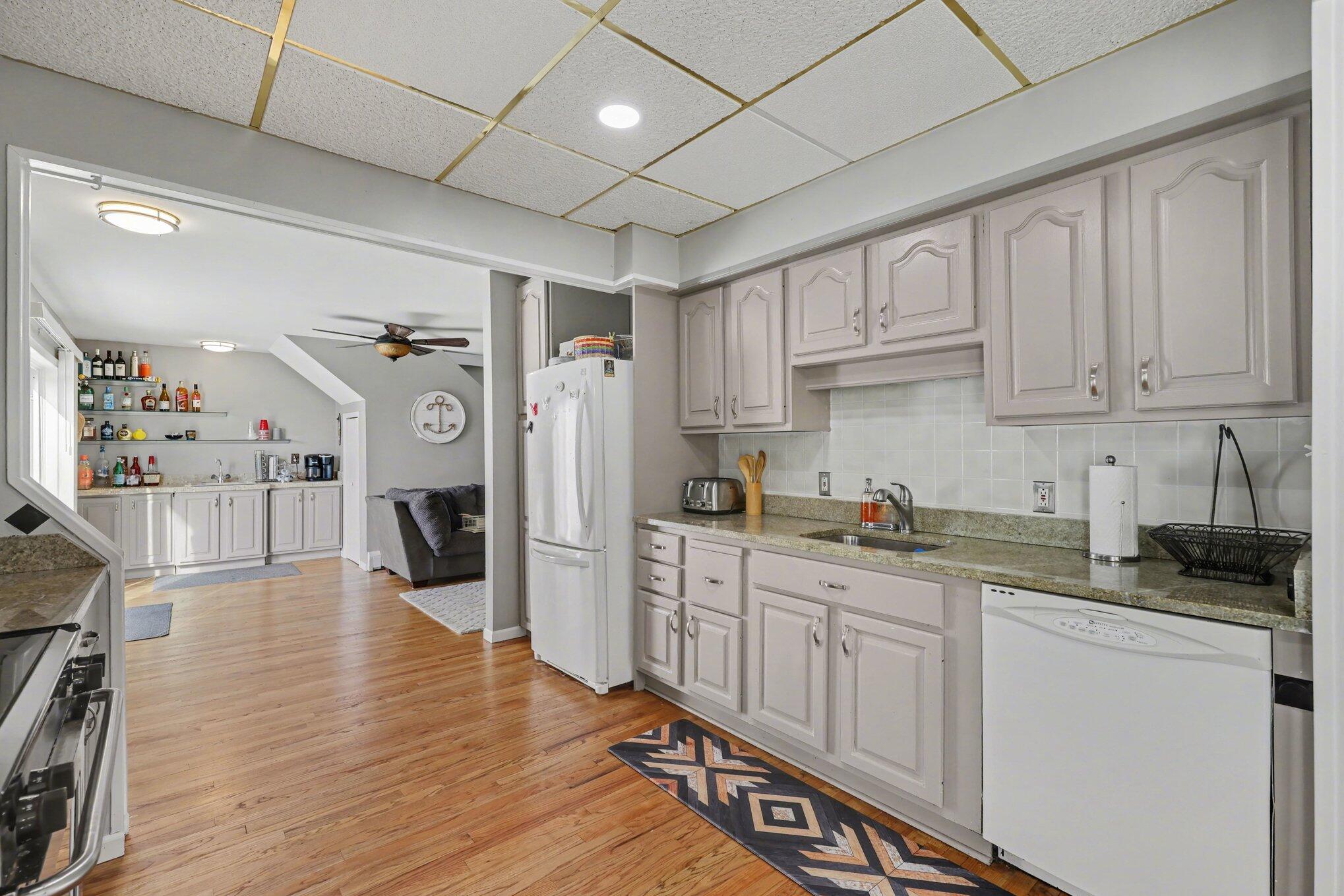 7128 Lazy Lane Property Photo 8