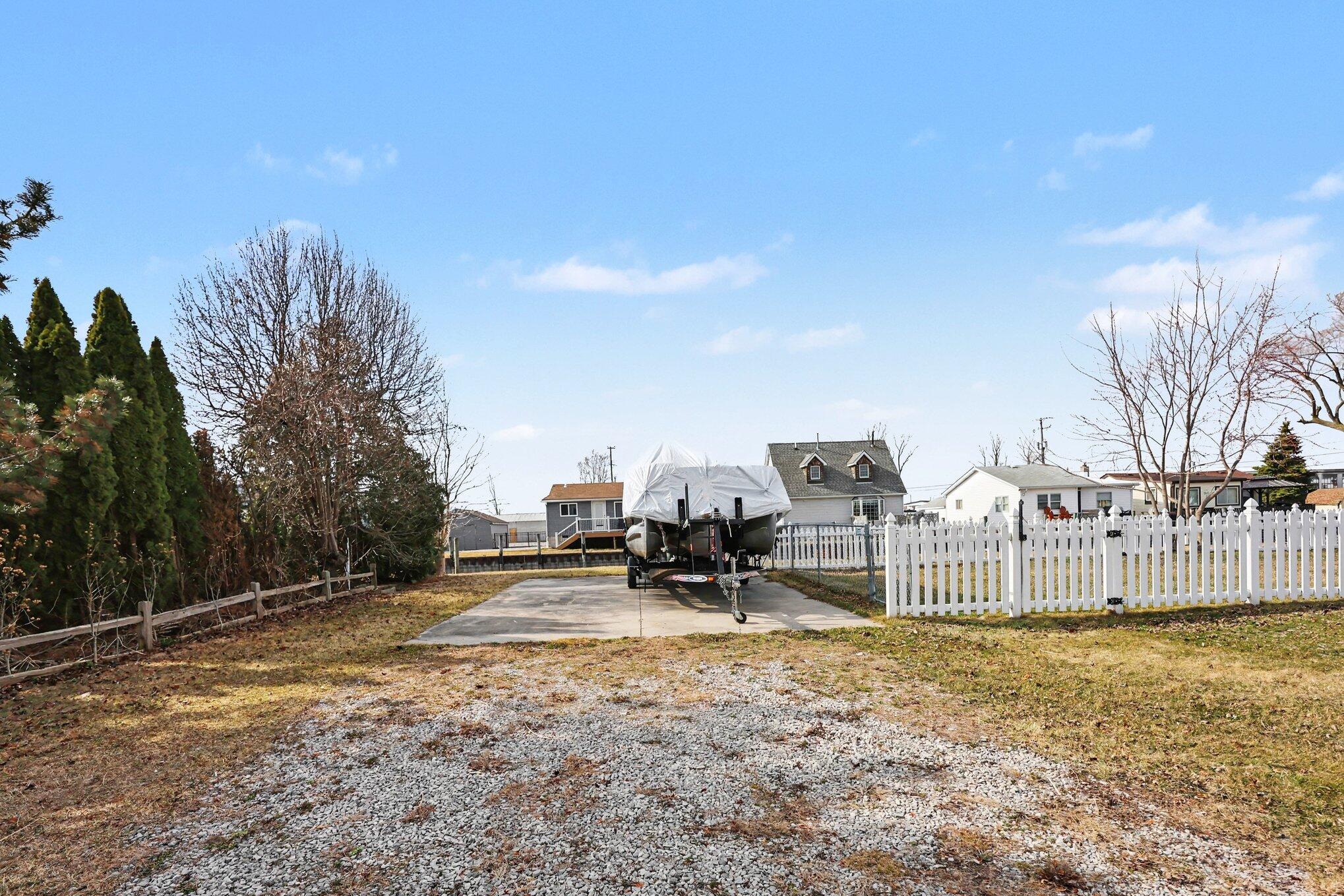 7128 Lazy Lane Property Photo 28