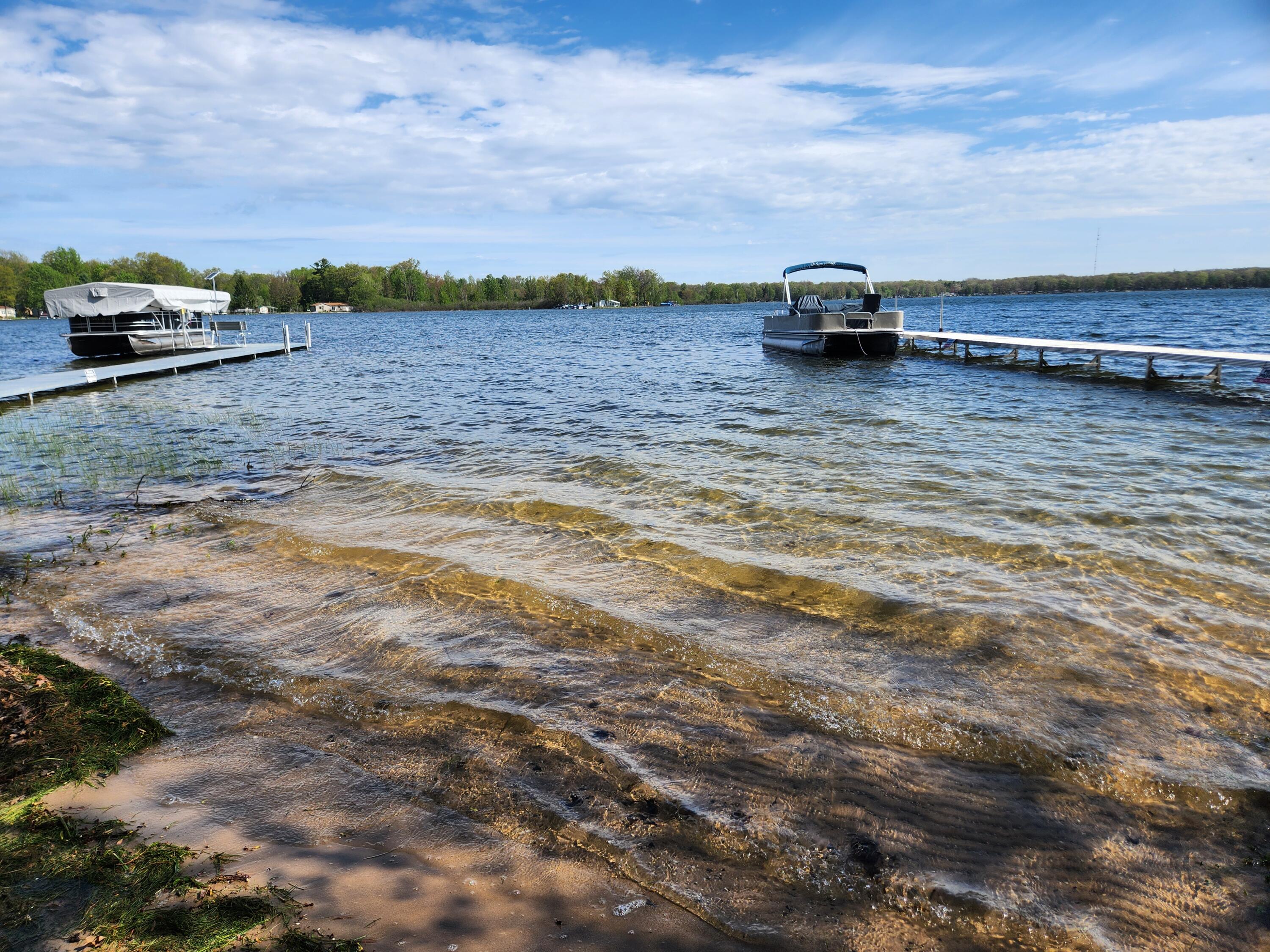 1041 Wolf Lake Drive Property Photo 2