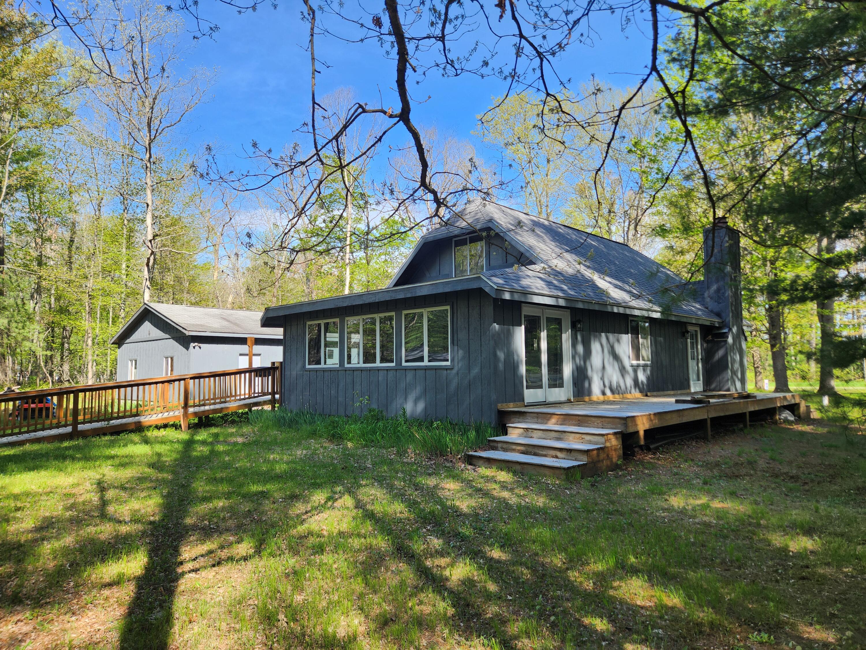 1041 Wolf Lake Drive Property Photo 3