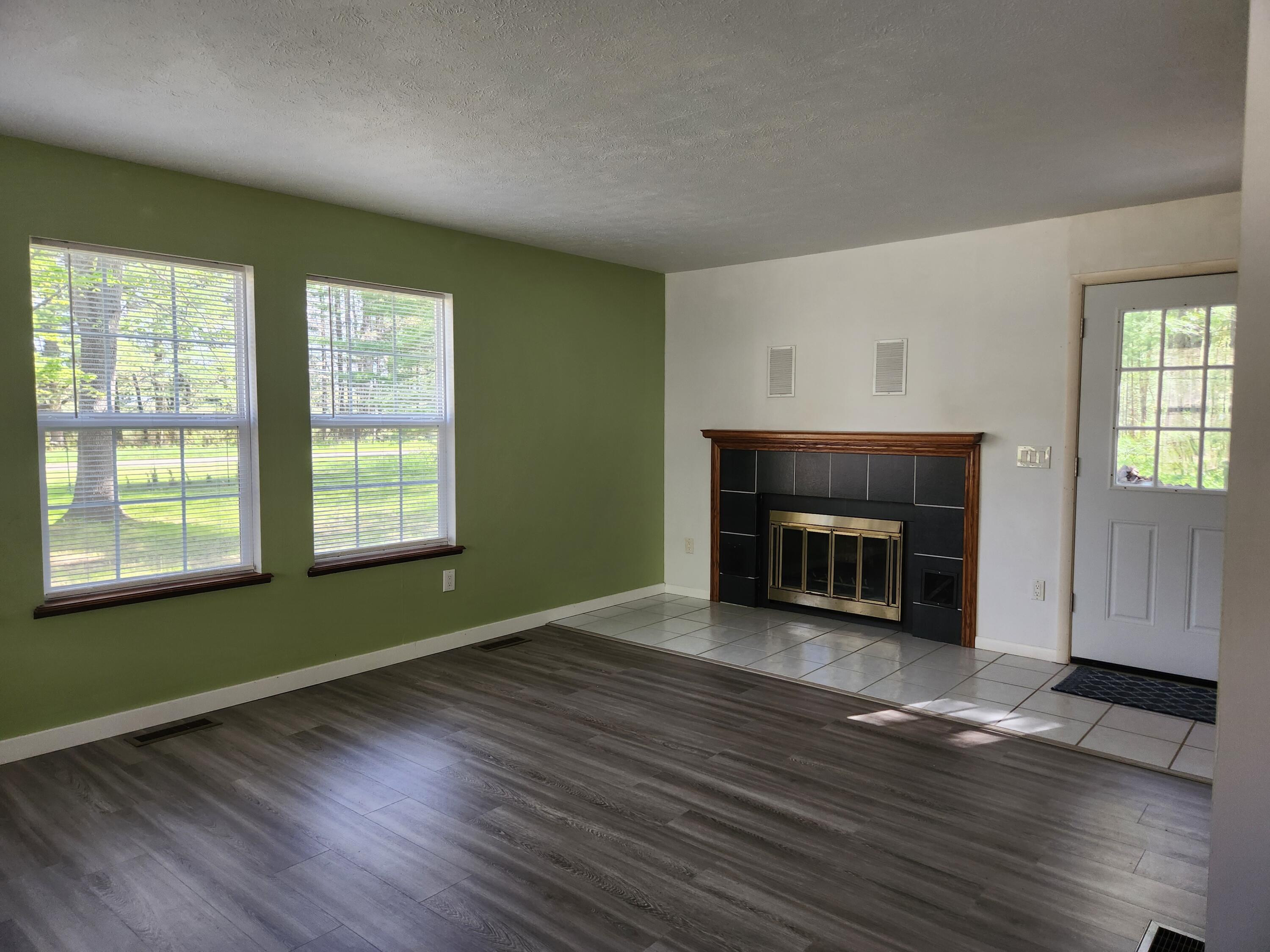 1041 Wolf Lake Drive Property Photo 6