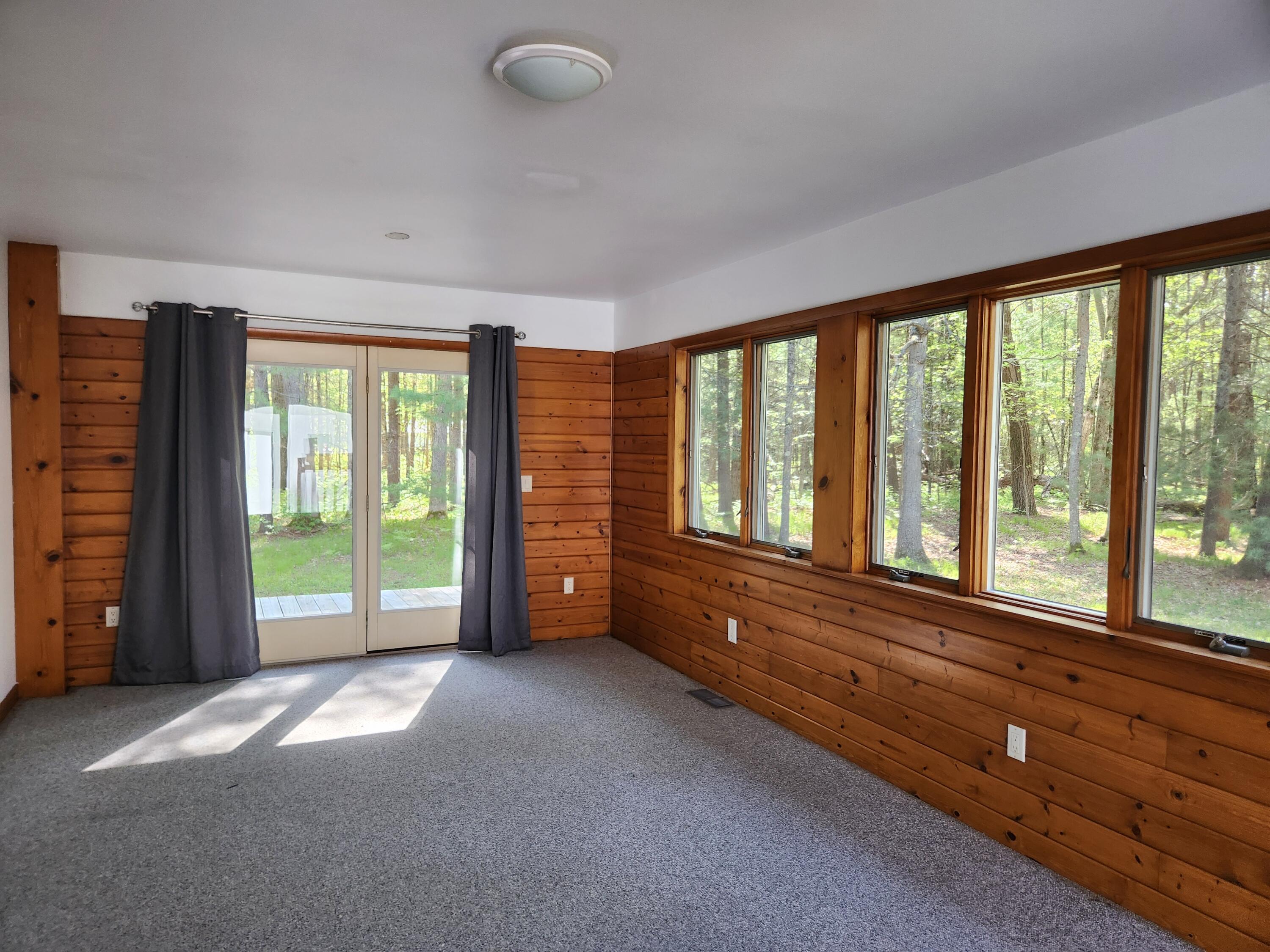 1041 Wolf Lake Drive Property Photo 9