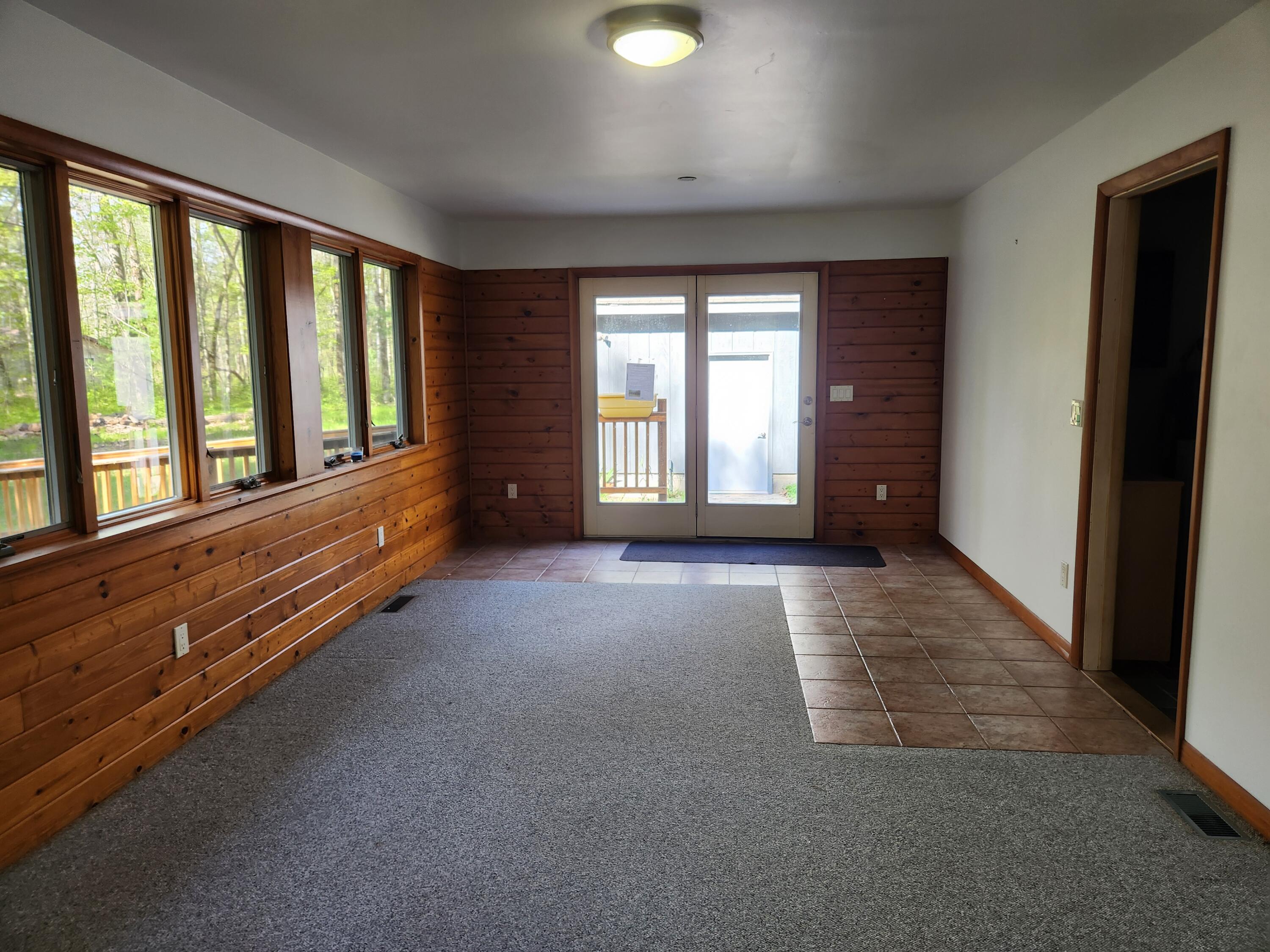 1041 Wolf Lake Drive Property Photo 10