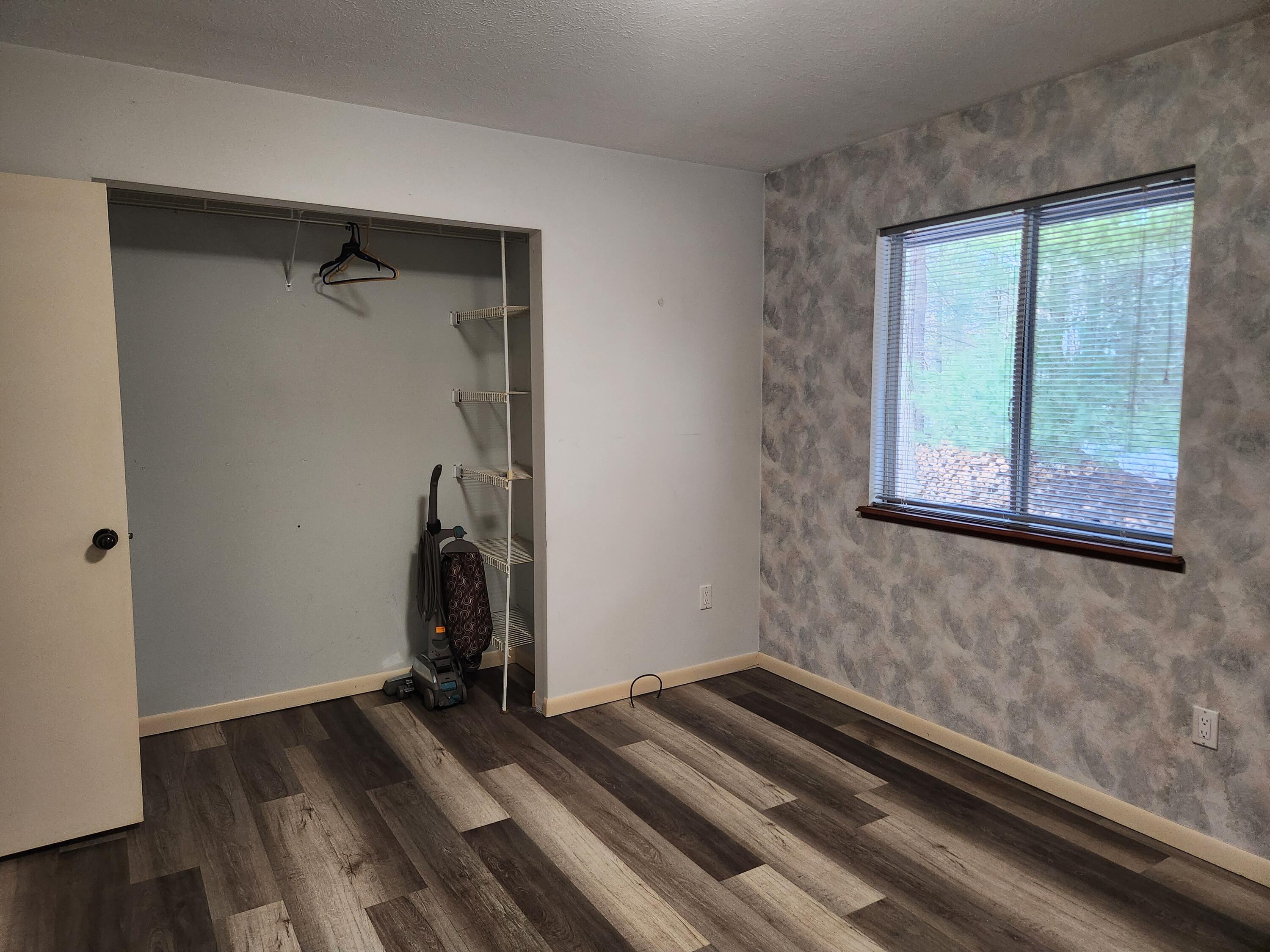 1041 Wolf Lake Drive Property Photo 12