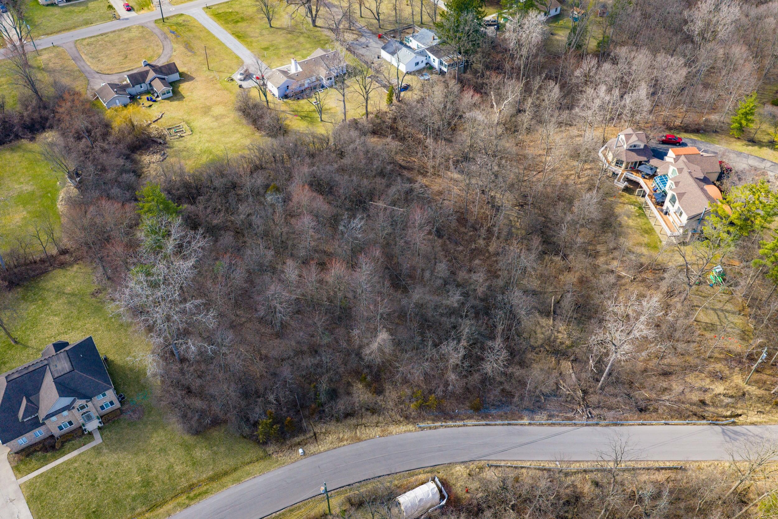 25099 Edgemont Drive Property Photo 6