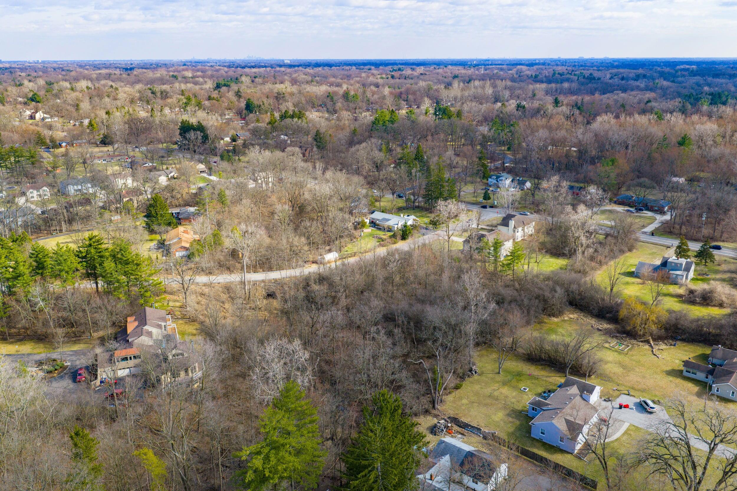 25099 Edgemont Drive Property Photo 9
