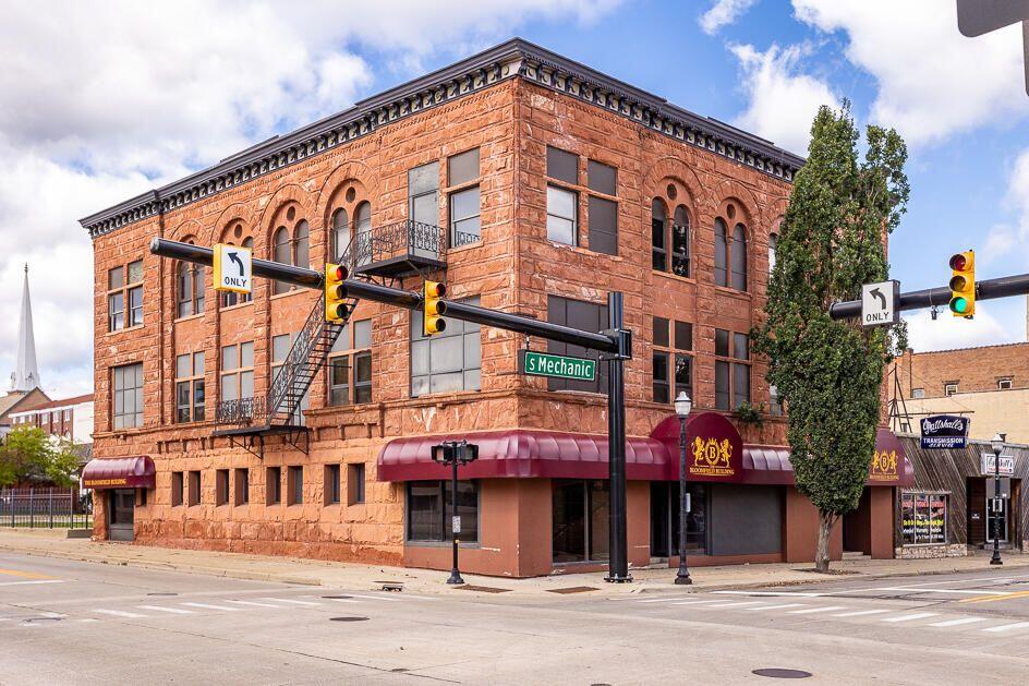 100 W Washington Avenue