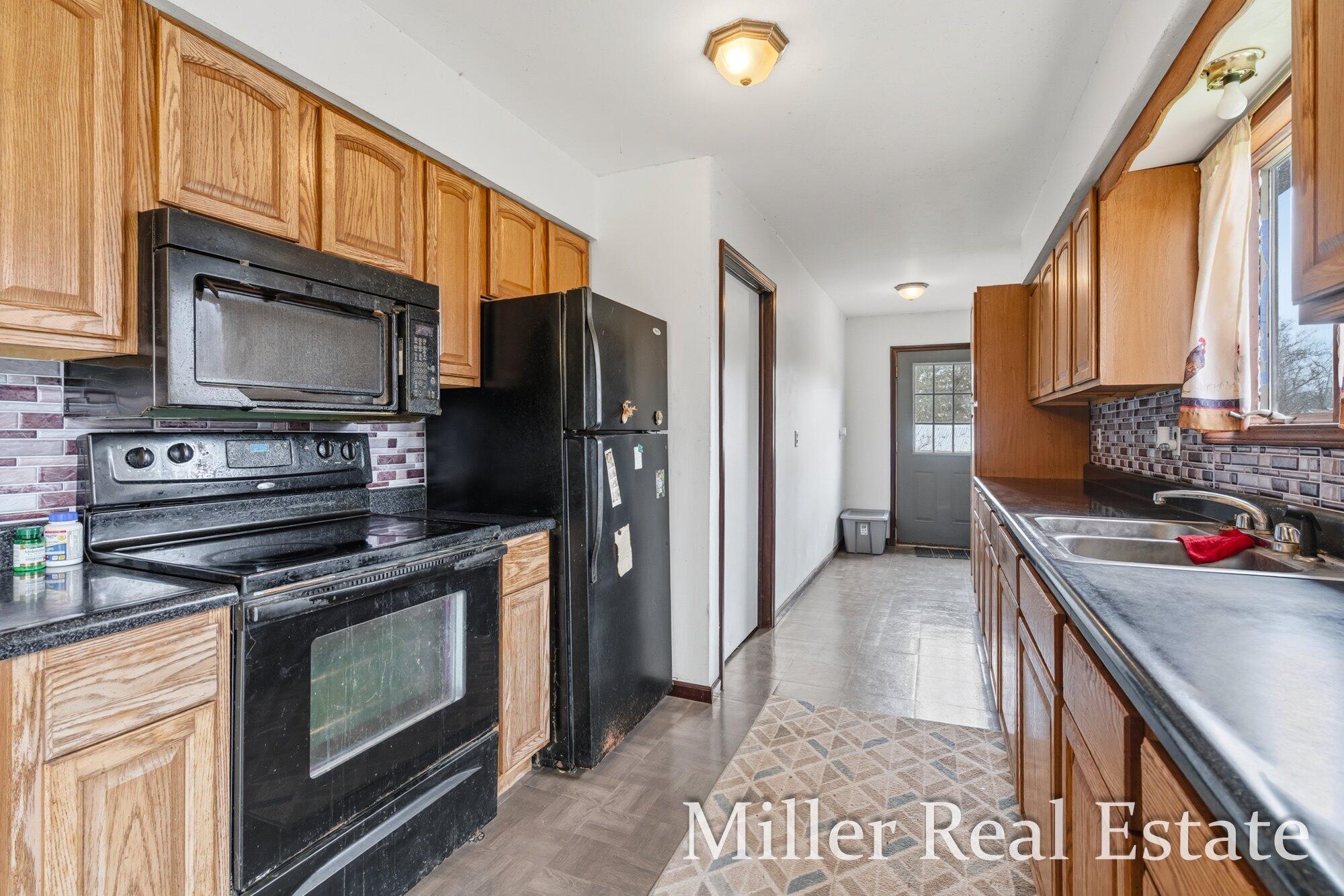 6130 Gurd Road Property Photo 3