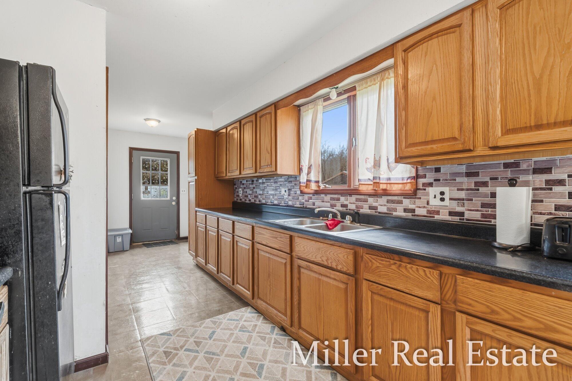 6130 Gurd Road Property Photo 4