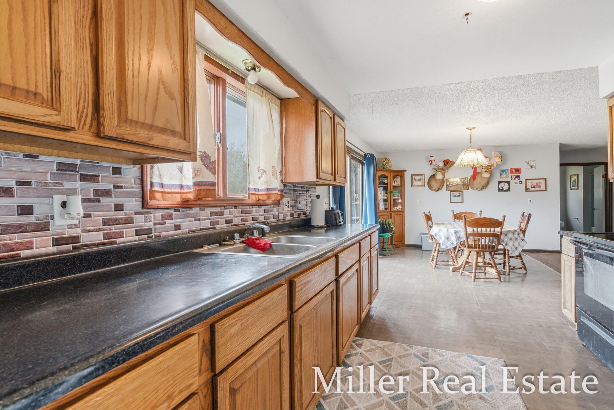 6130 Gurd Road Property Photo 5