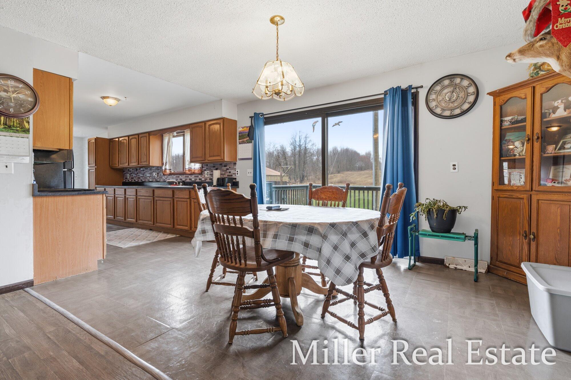 6130 Gurd Road Property Photo 8