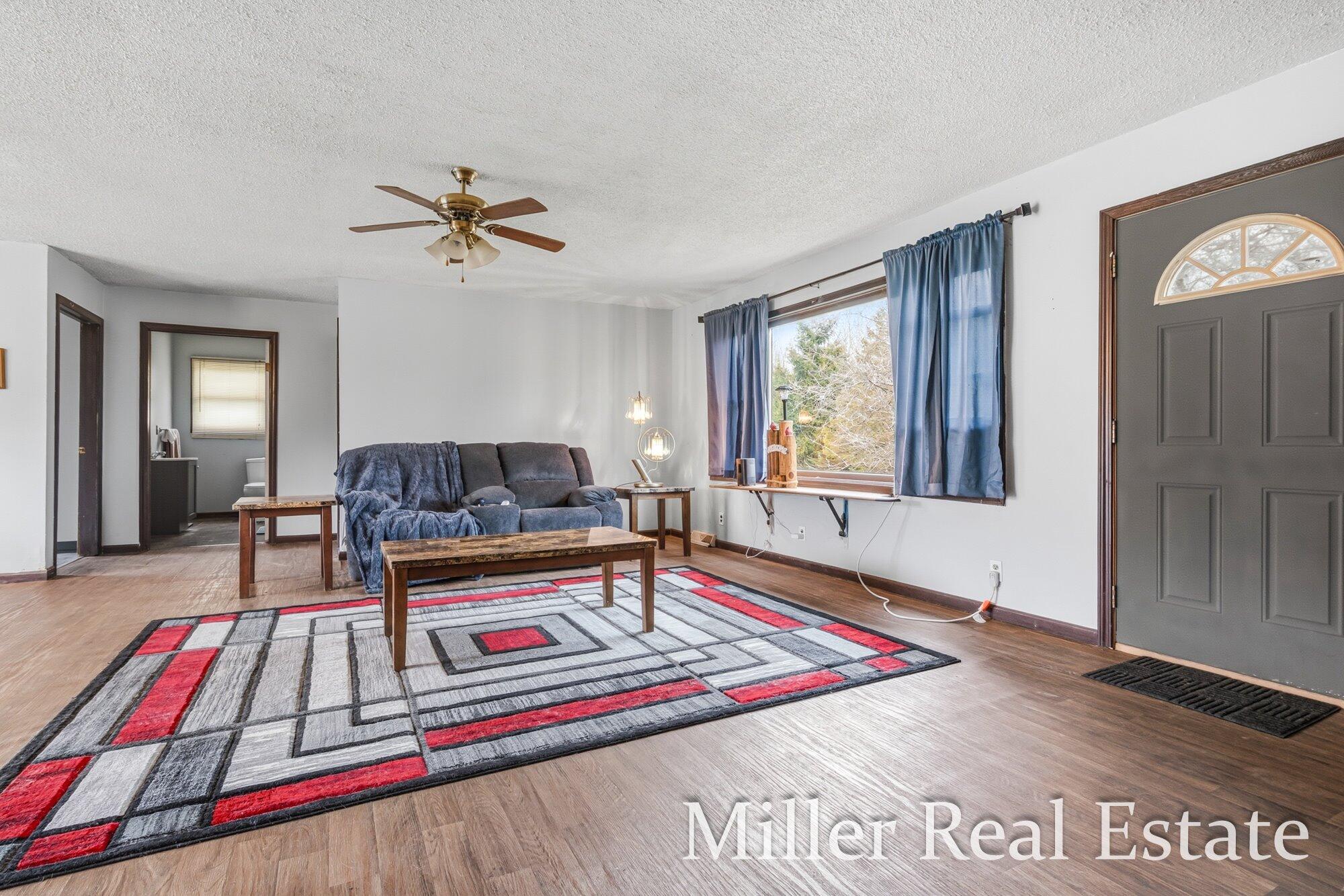 6130 Gurd Road Property Photo 10