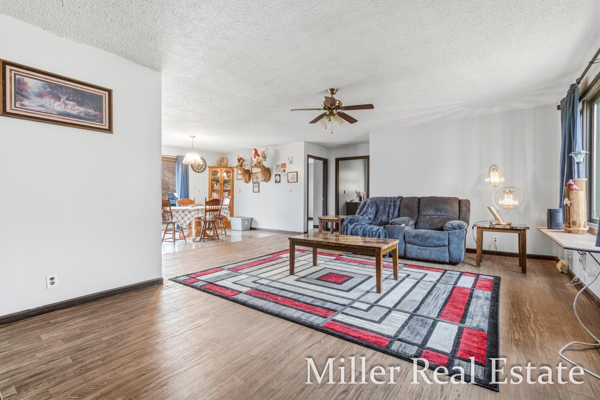 6130 Gurd Road Property Photo 11