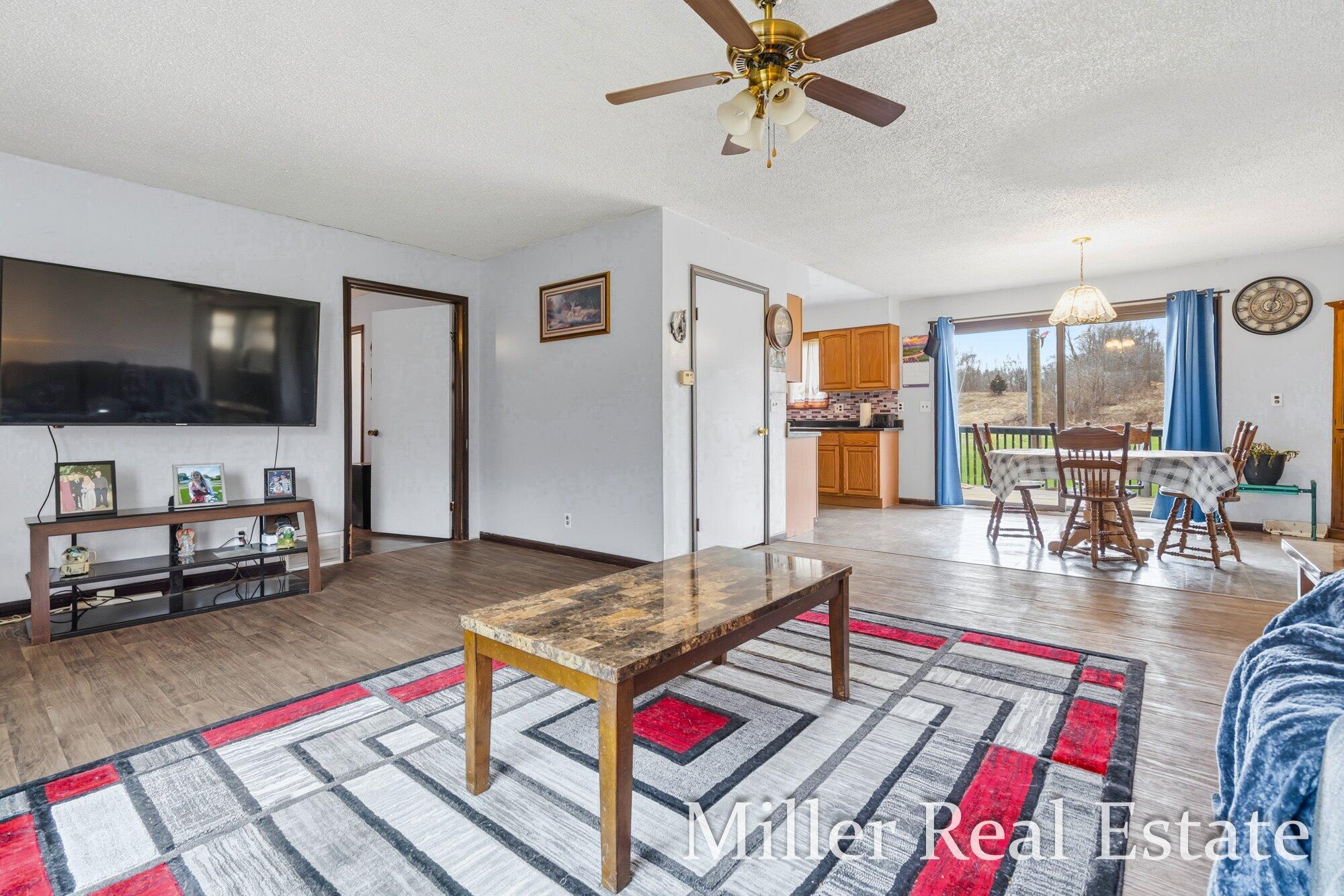 6130 Gurd Road Property Photo 12