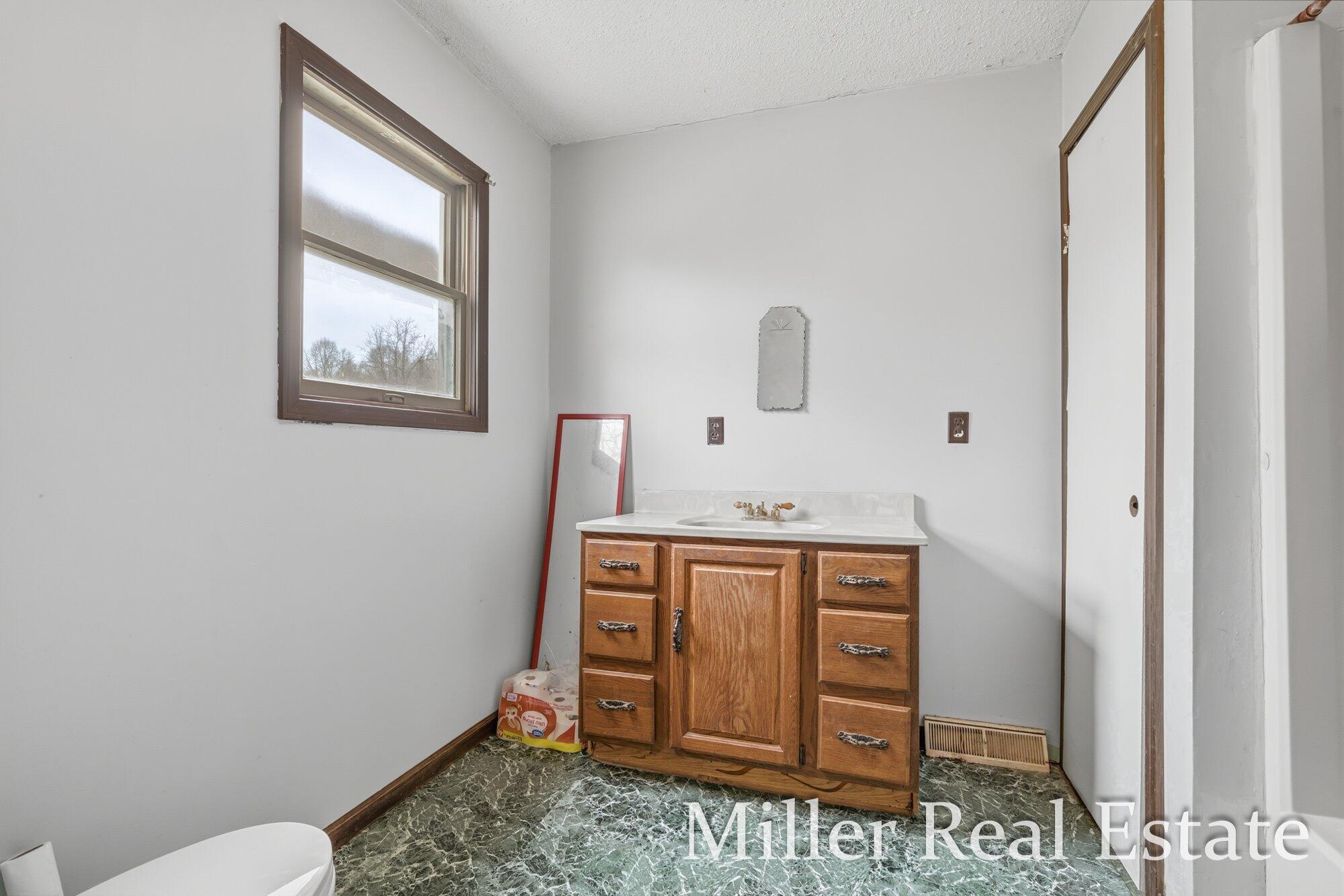 6130 Gurd Road Property Photo 15