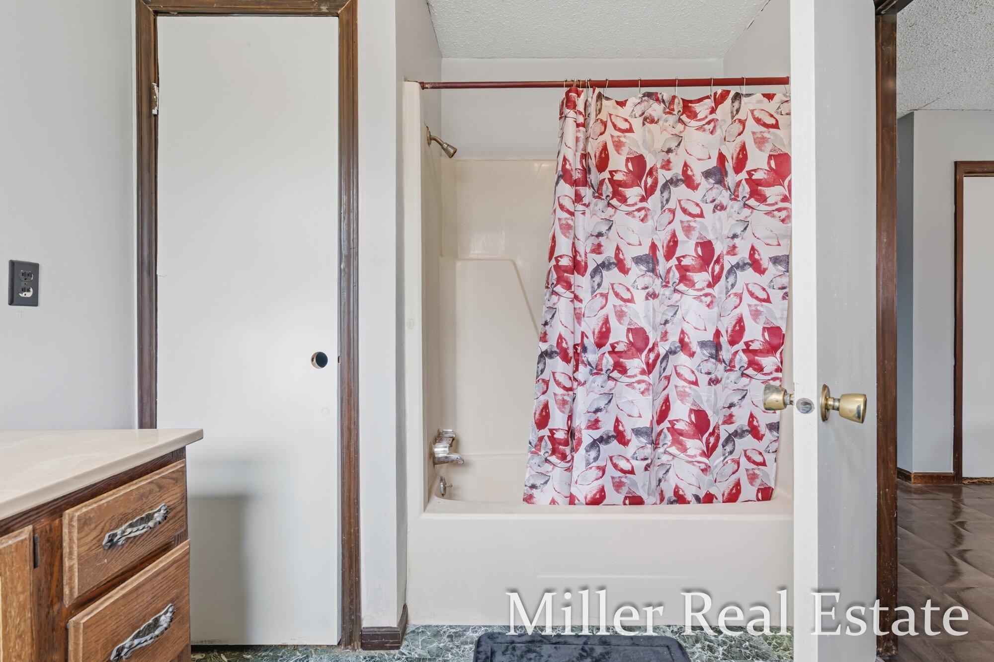6130 Gurd Road Property Photo 16