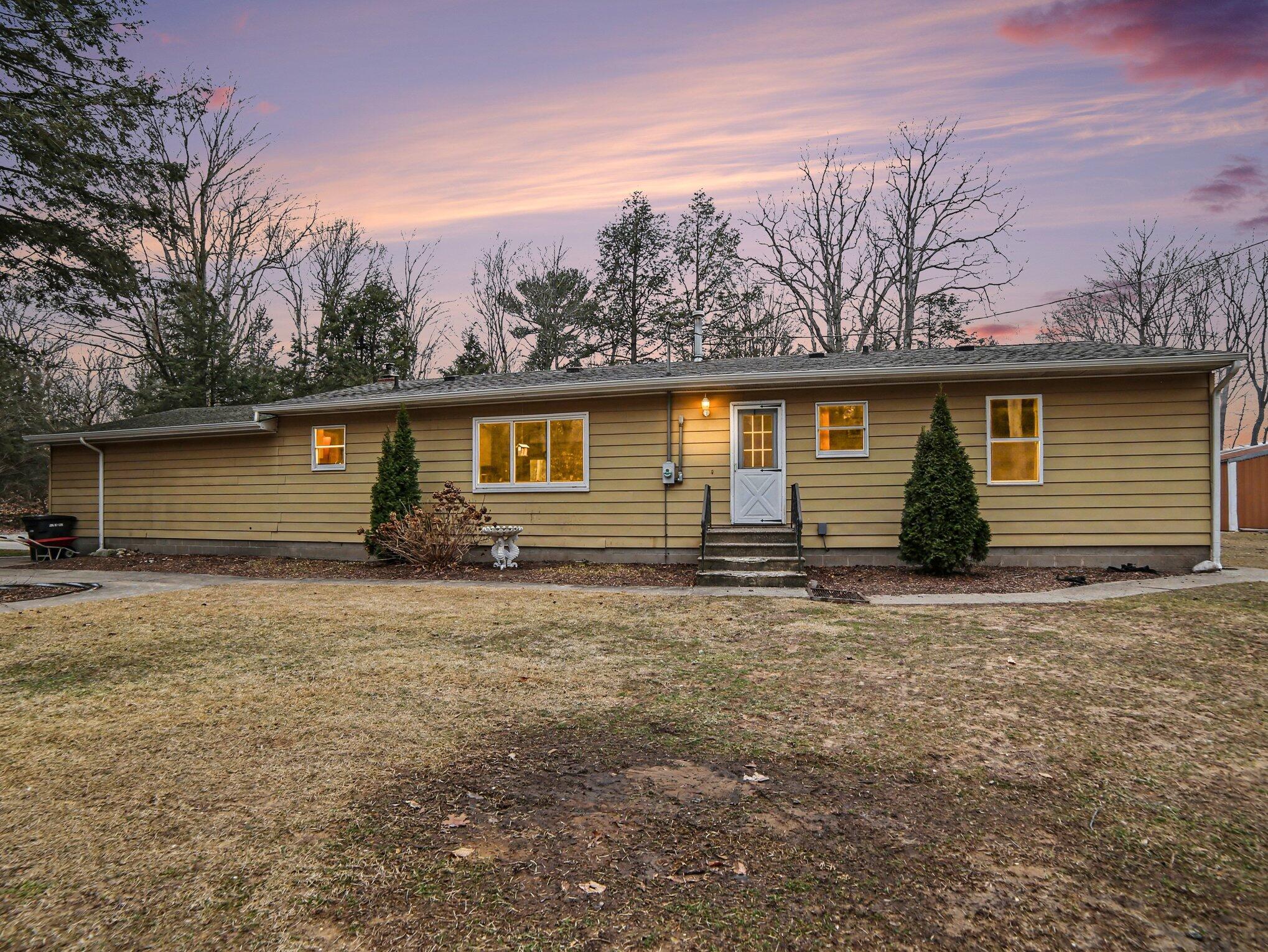 8590 W Thomas Road Property Photo 1