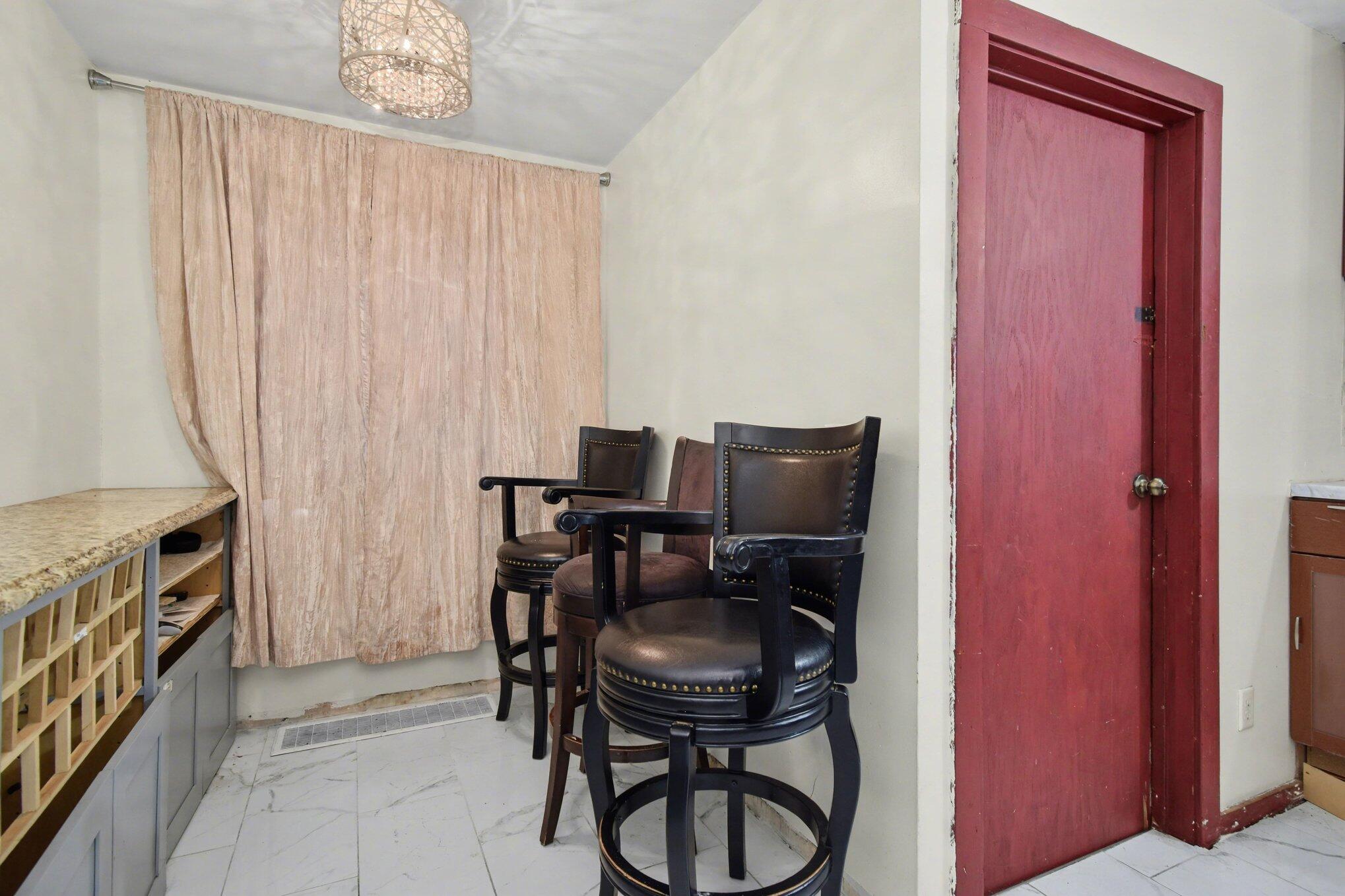 615 E Indiana 212 Property Photo 32