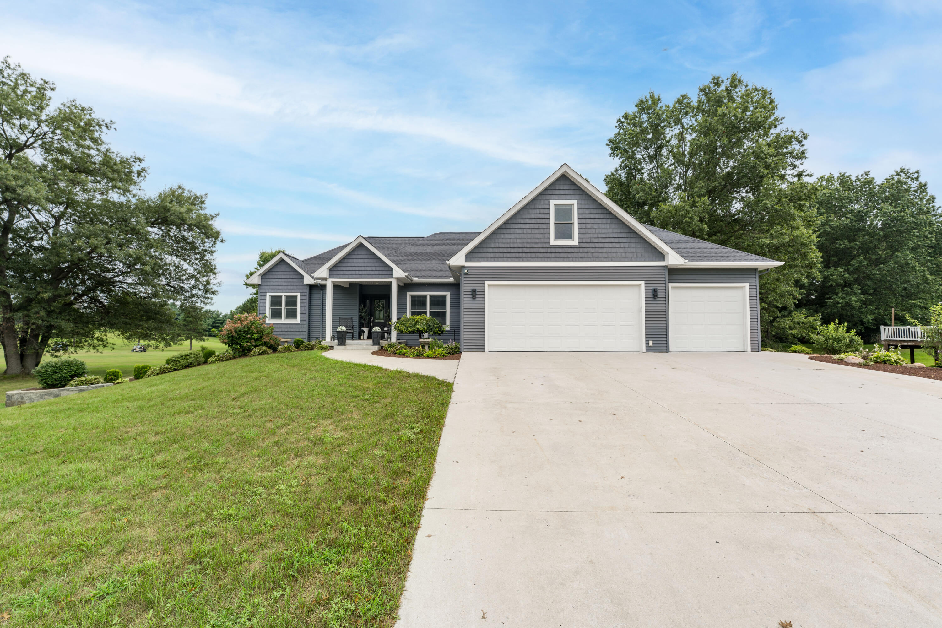 52039 Kern Drive Property Photo 3