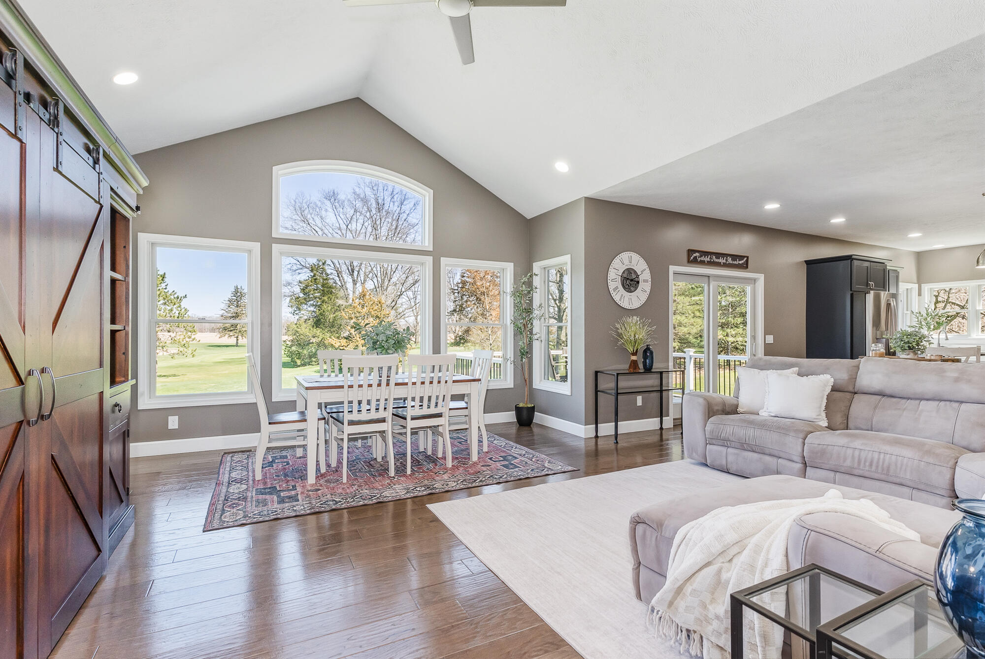 52039 Kern Drive Property Photo 14