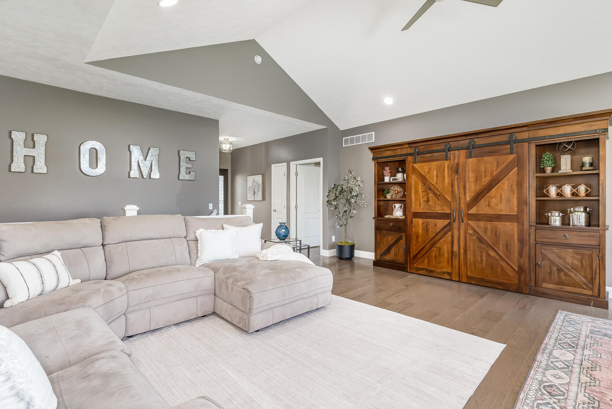 52039 Kern Drive Property Photo 15