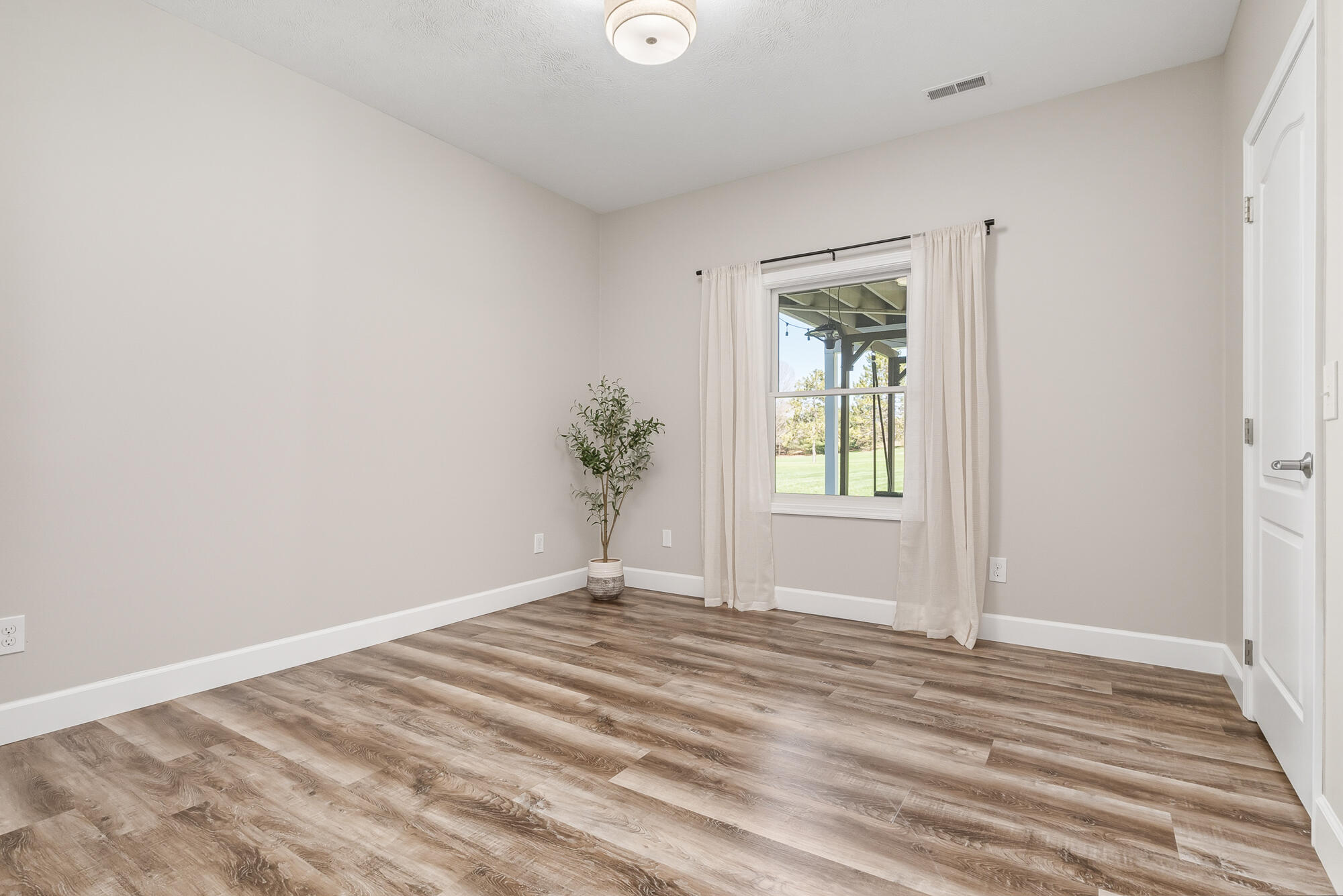 52039 Kern Drive Property Photo 38