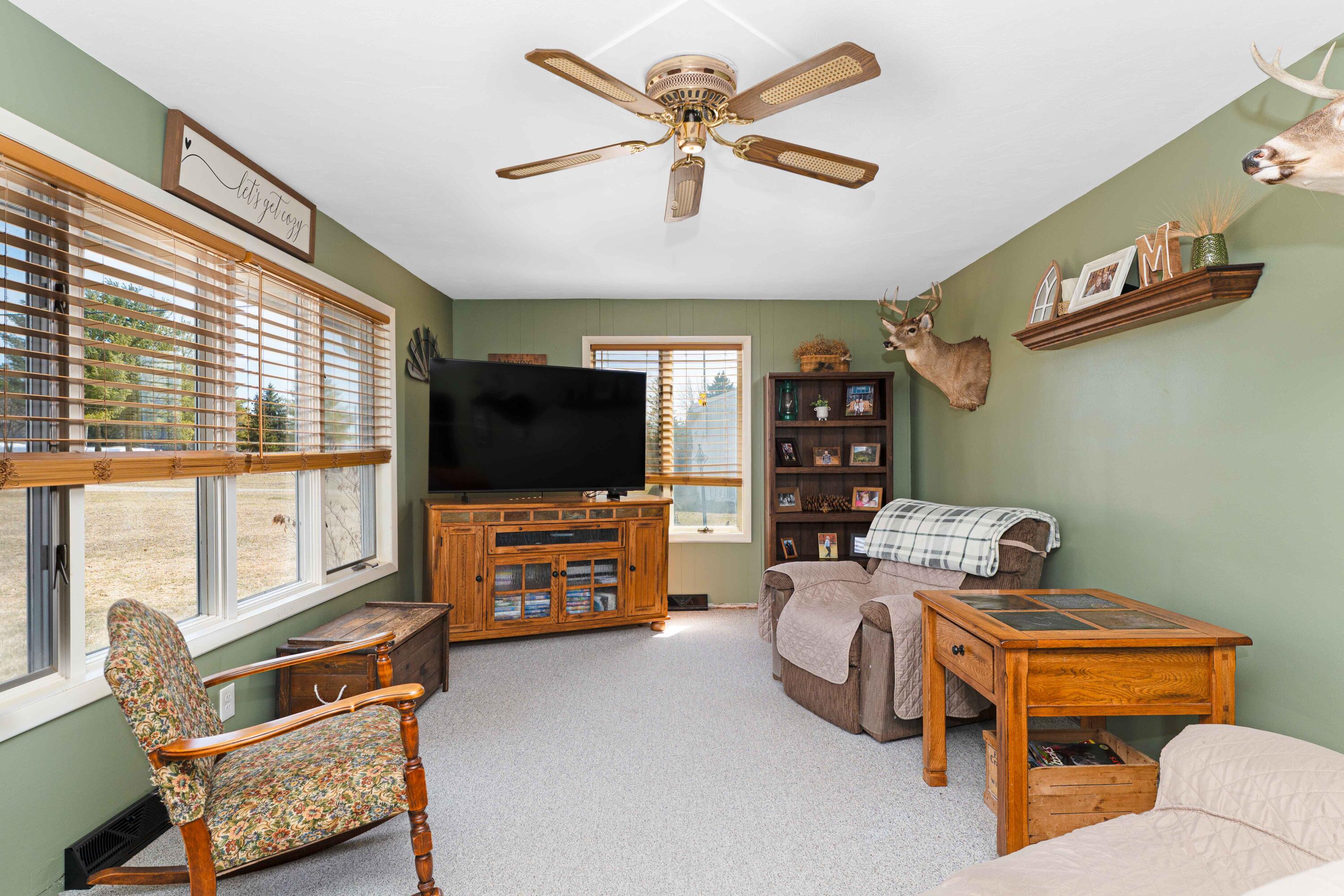 6740 S Eberhart Avenue Property Photo 3