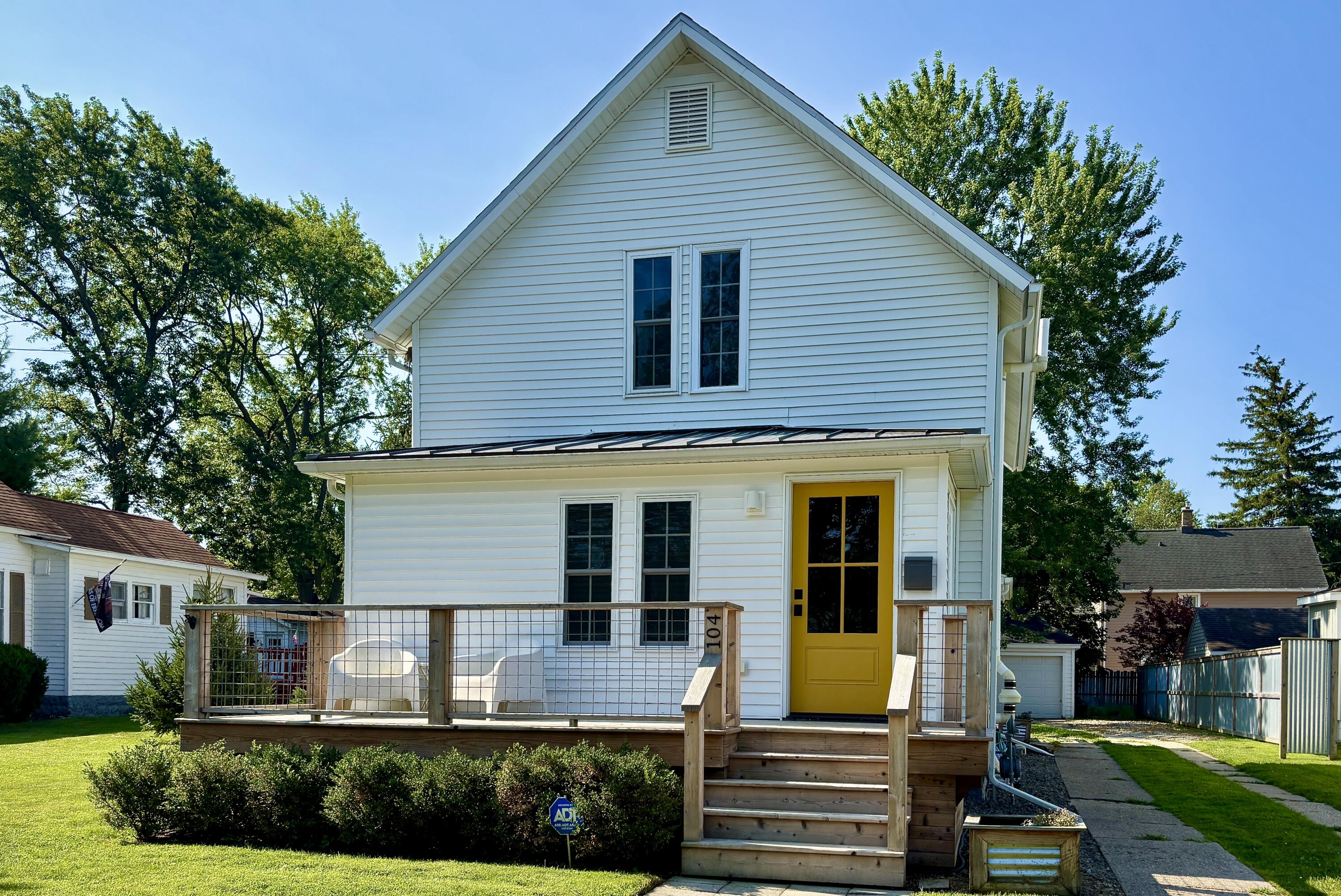 104 Locust Street E Property Photo 1