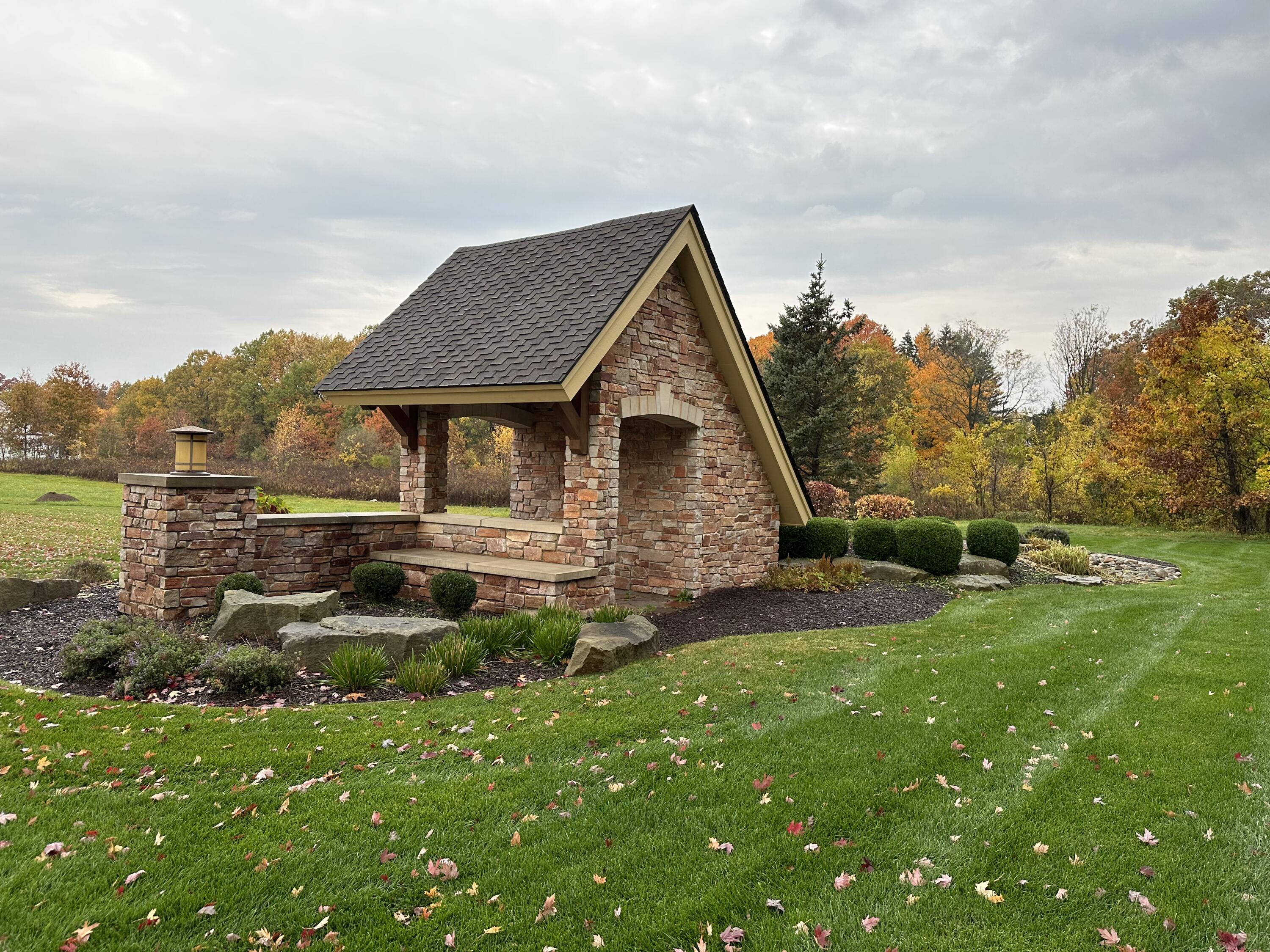 100 Stonegate Drive Property Photo 6