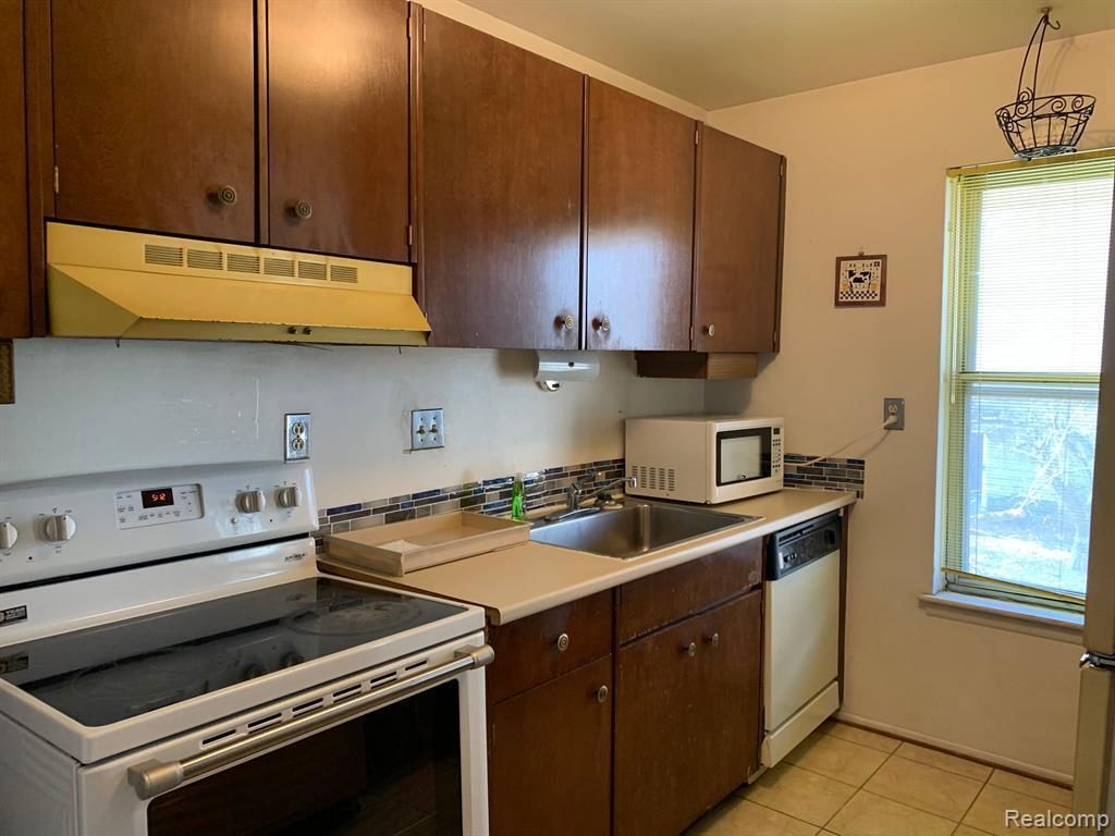 22140 Dante #209 Property Photo 4