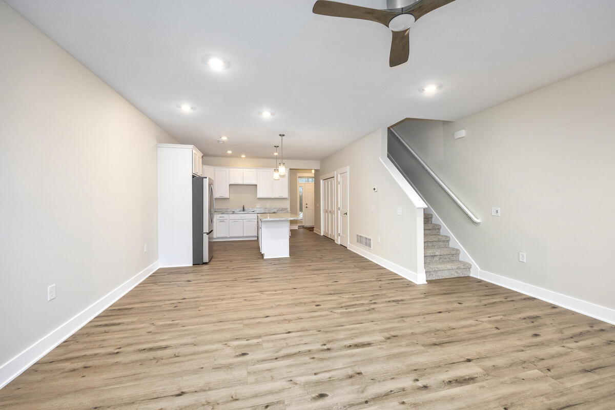 2221 Watertown Way Ne Property Photo 5