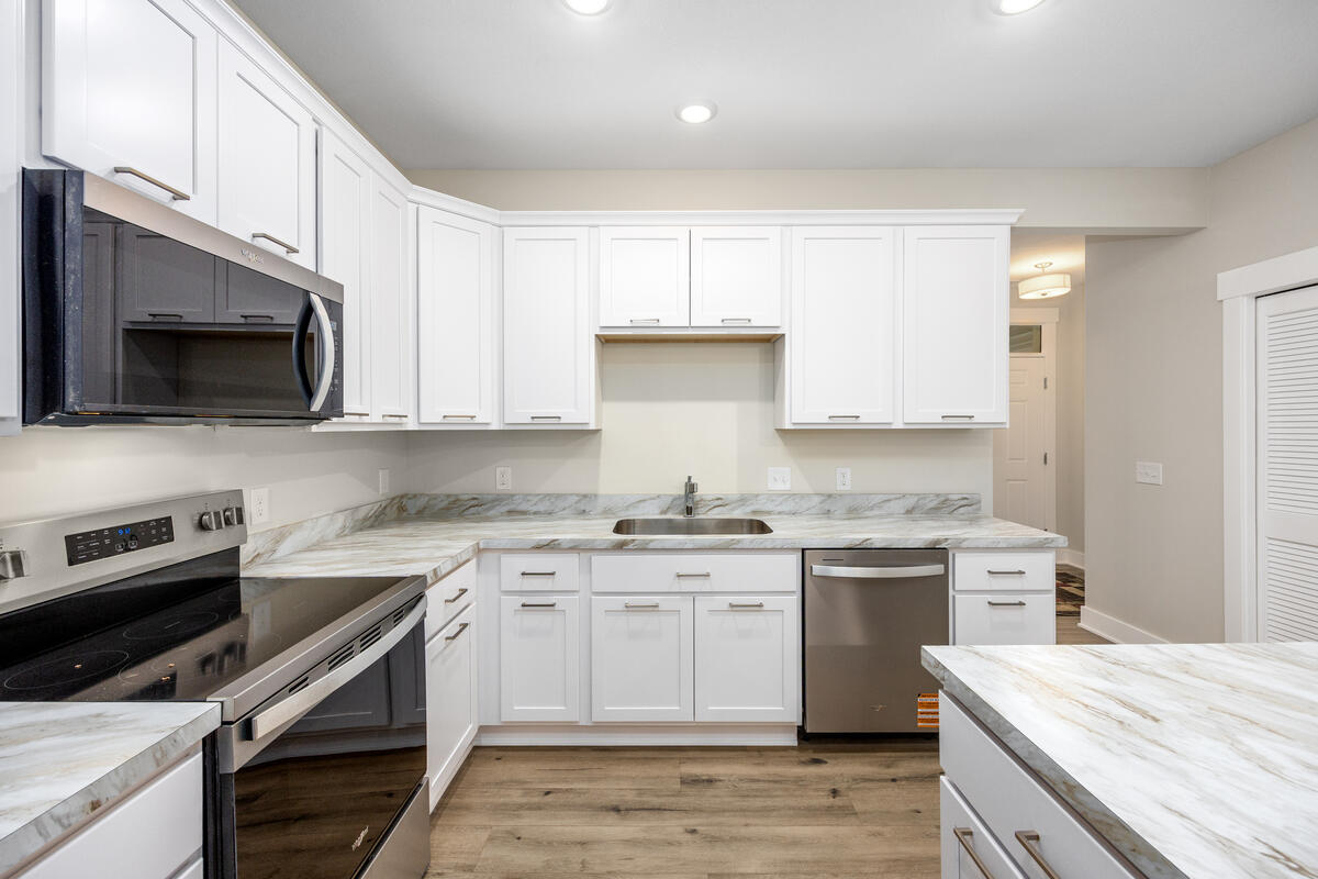 2221 Watertown Way Ne Property Photo 6