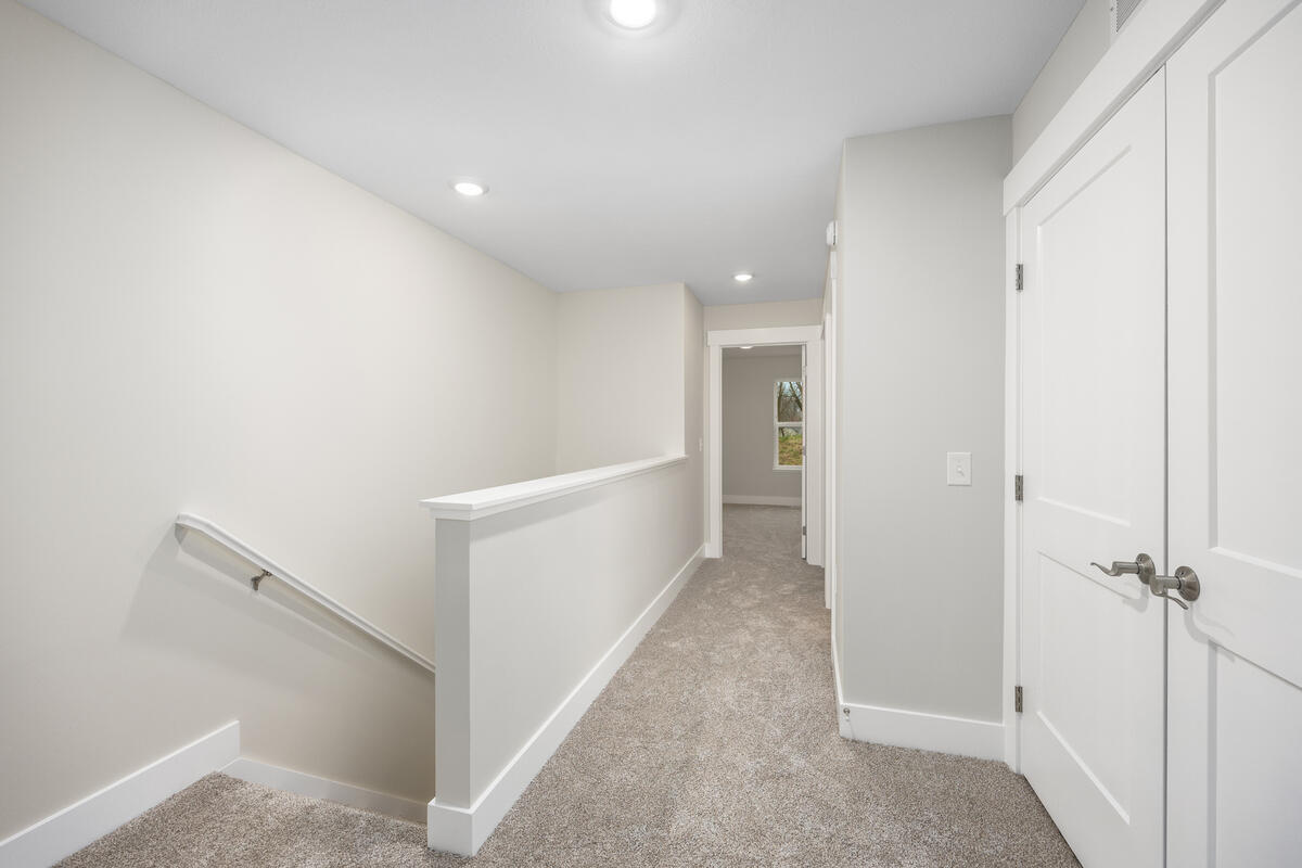 2221 Watertown Way Ne Property Photo 11