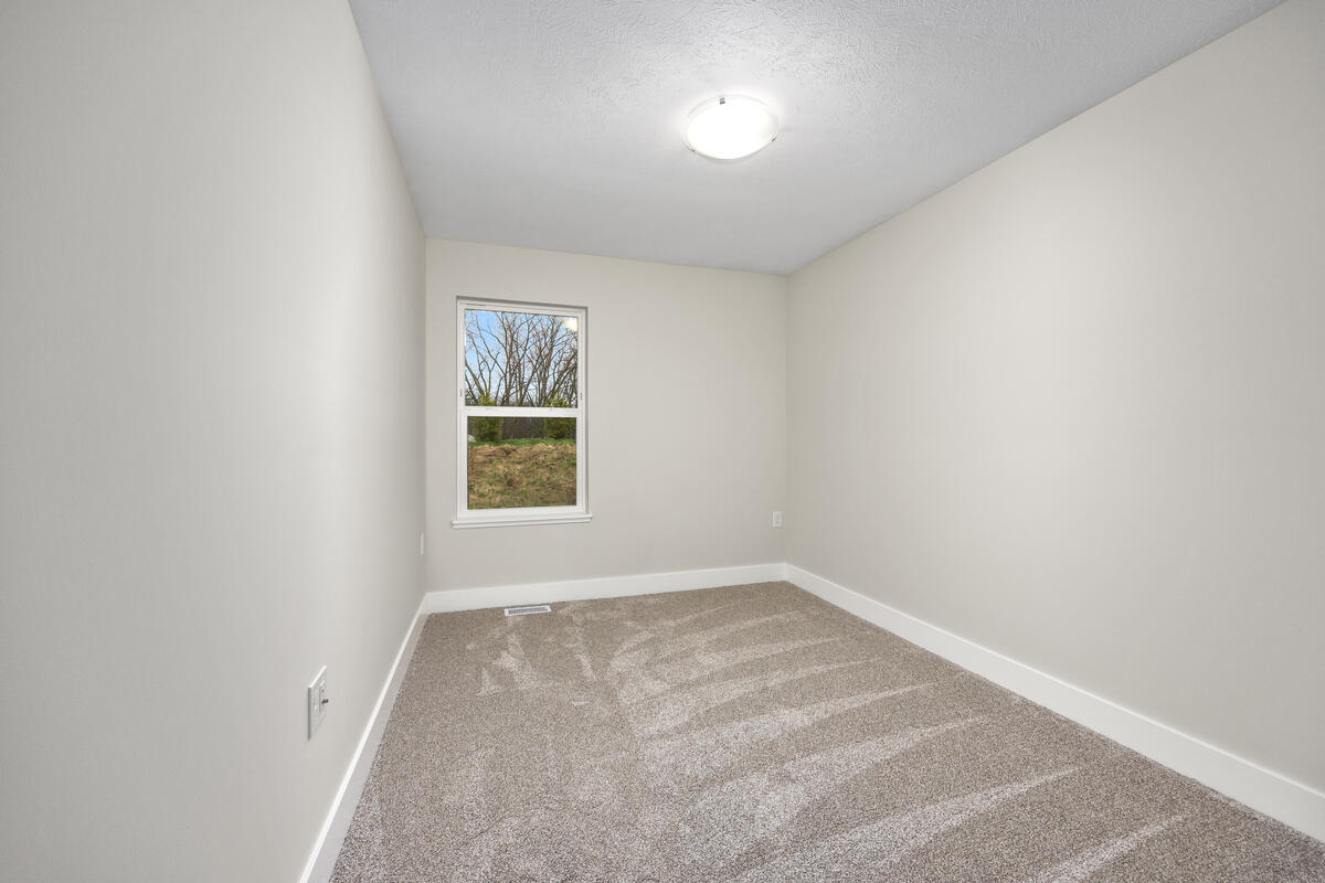 2221 Watertown Way Ne Property Photo 17