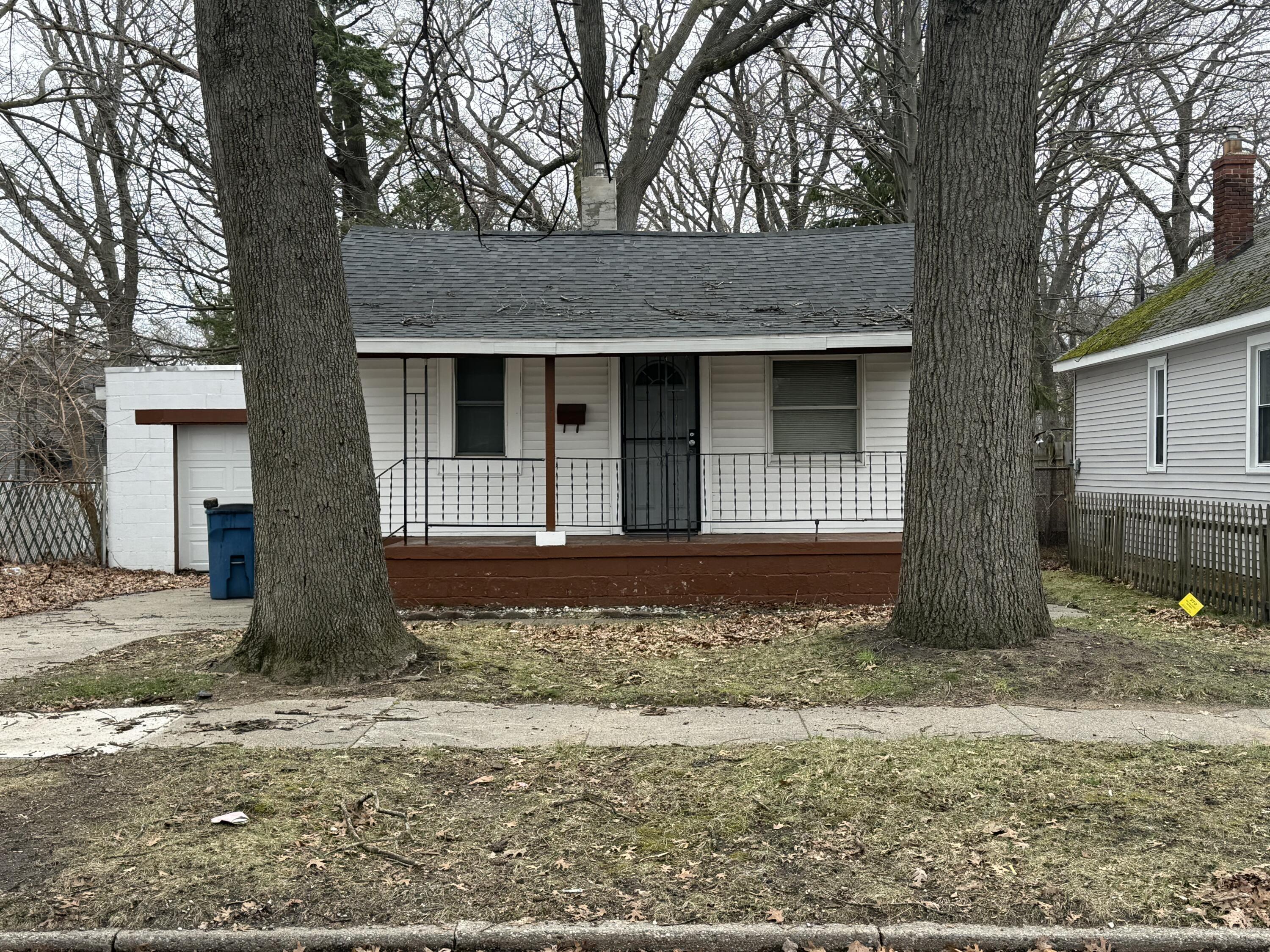 2820 Park Street Property Photo 1
