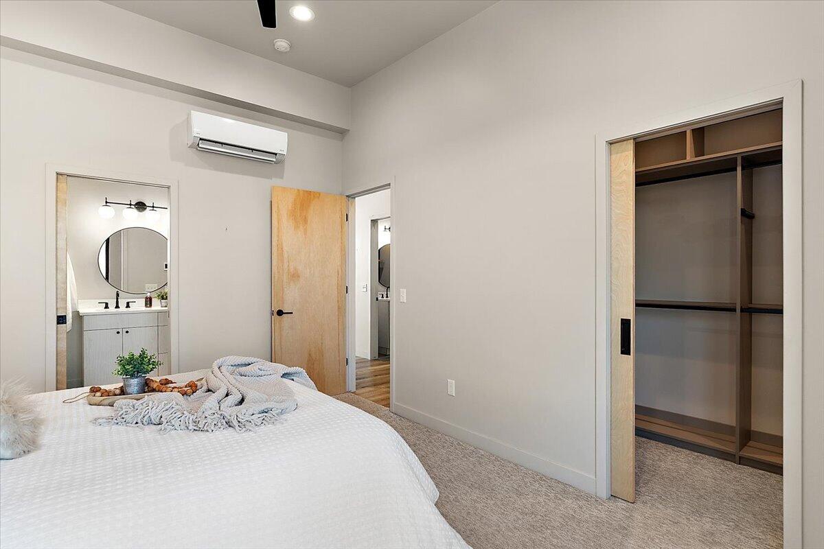 220 King Street 10 Property Photo 12