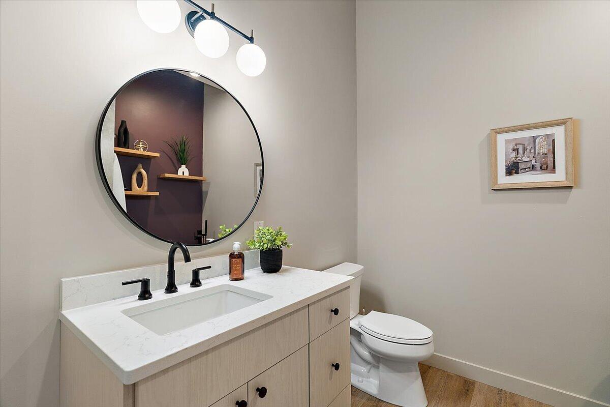 220 King Street 10 Property Photo 17