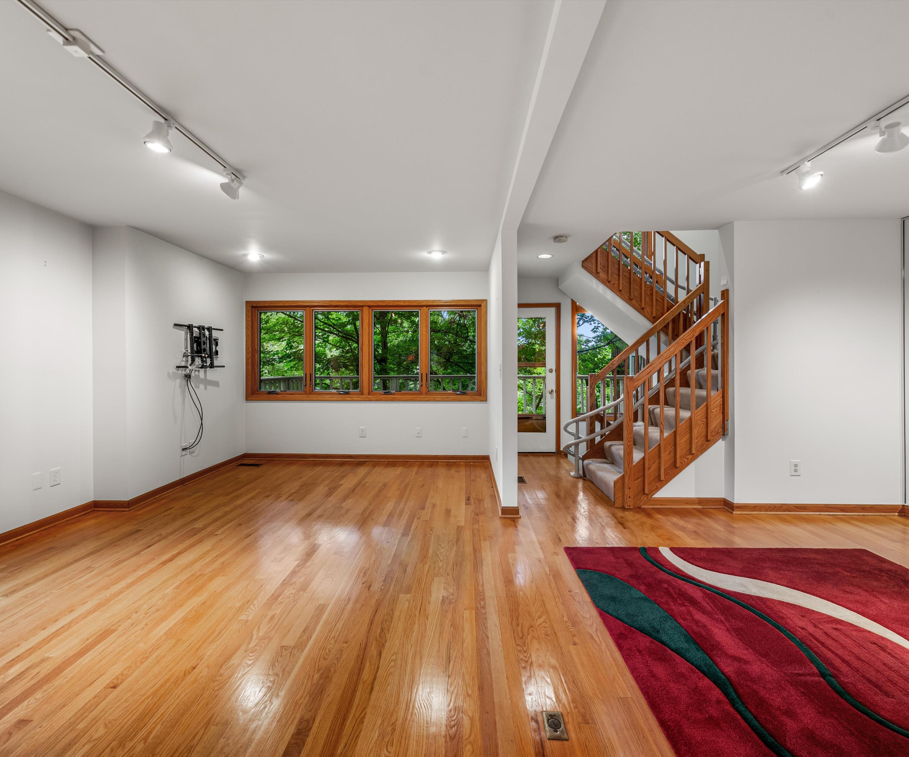 651 N 5th Avenue Property Photo 5