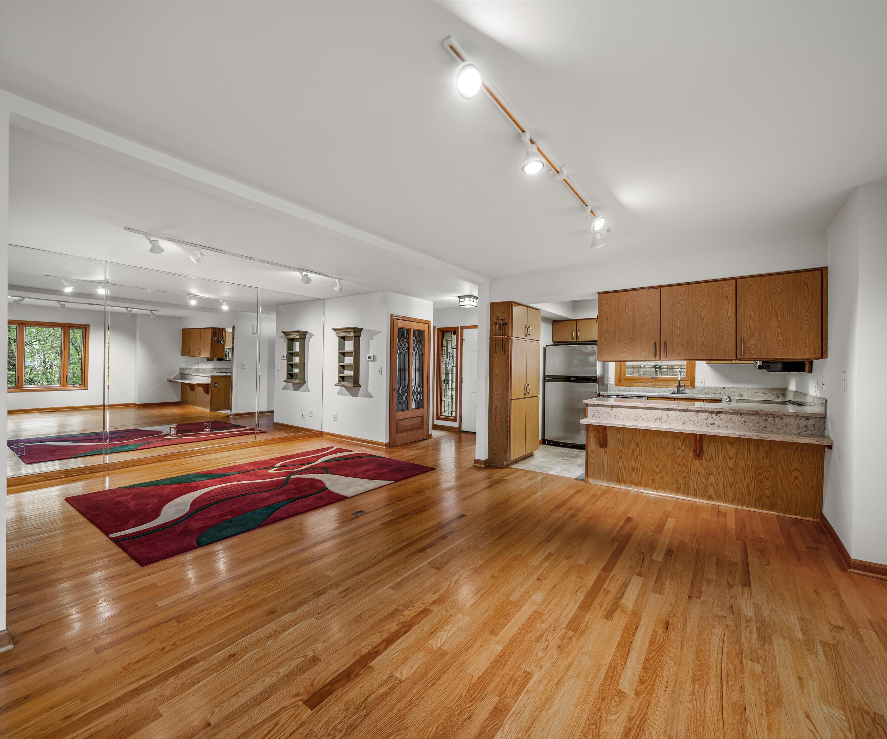 651 N 5th Avenue Property Photo 6