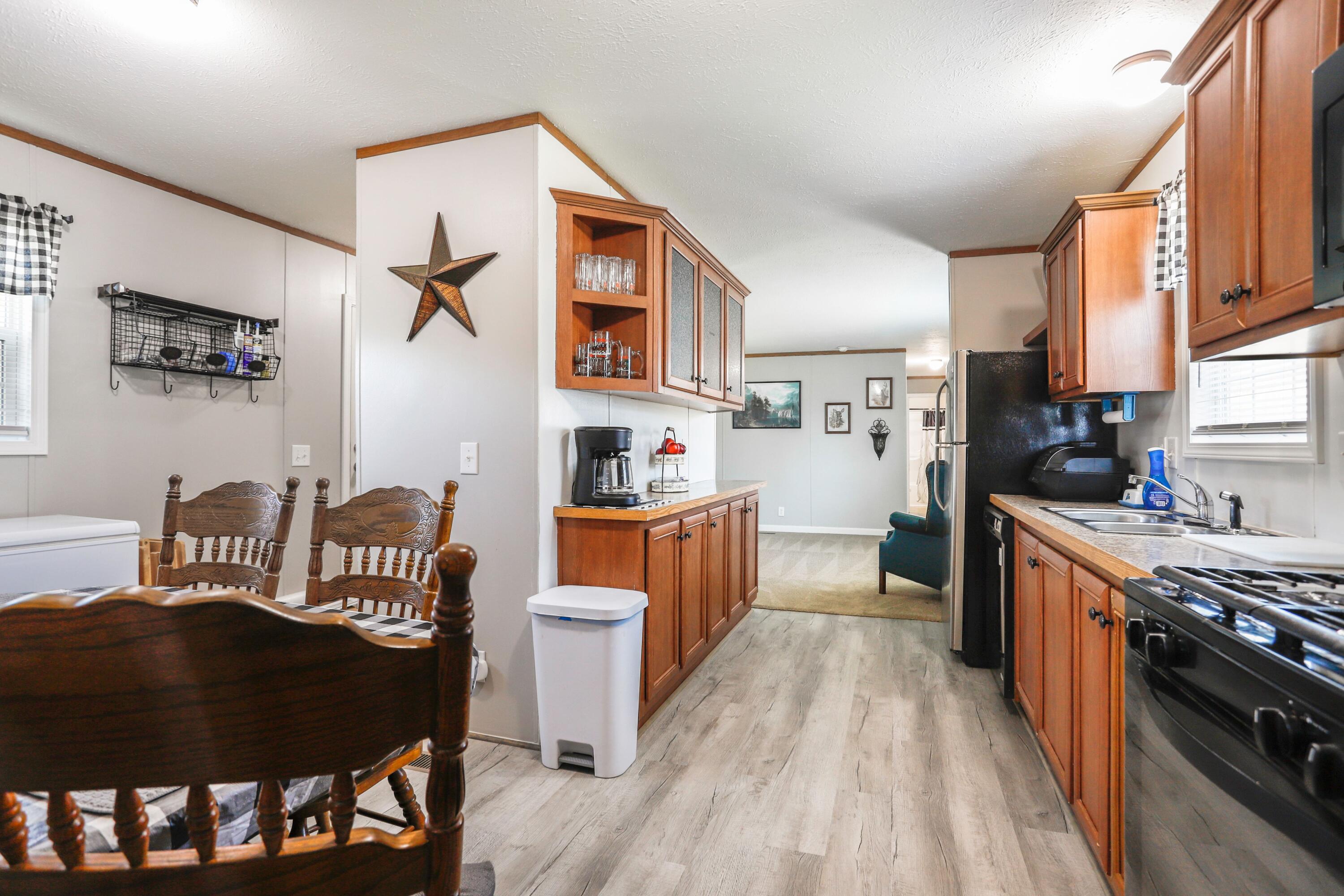 4111 Nancy Lane Property Photo 6