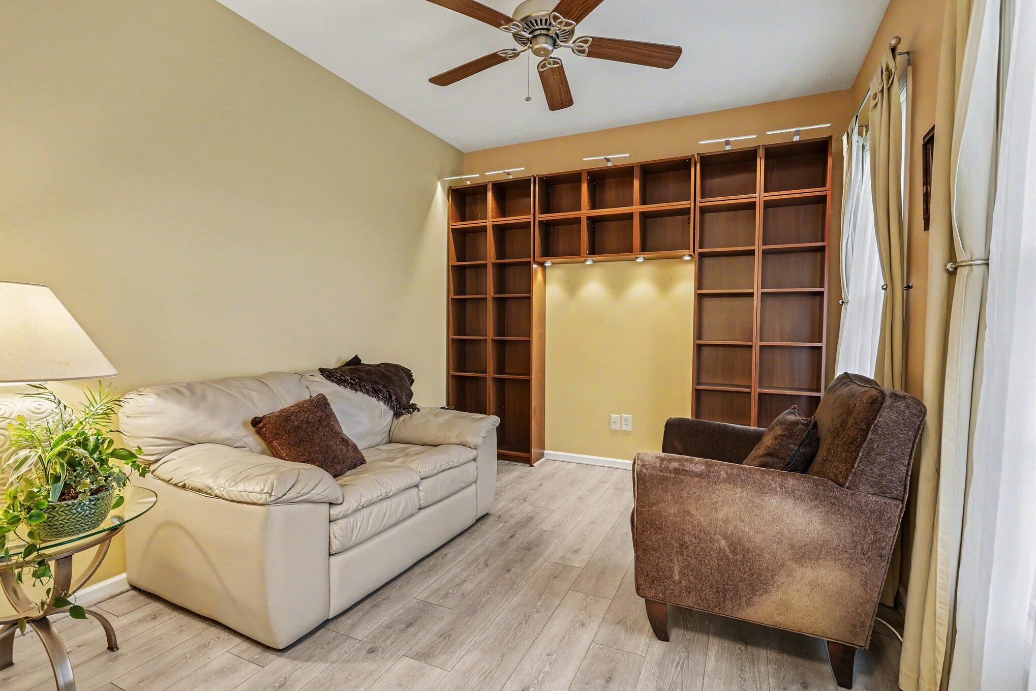 2233 Suncrest Breeze Property Photo 4