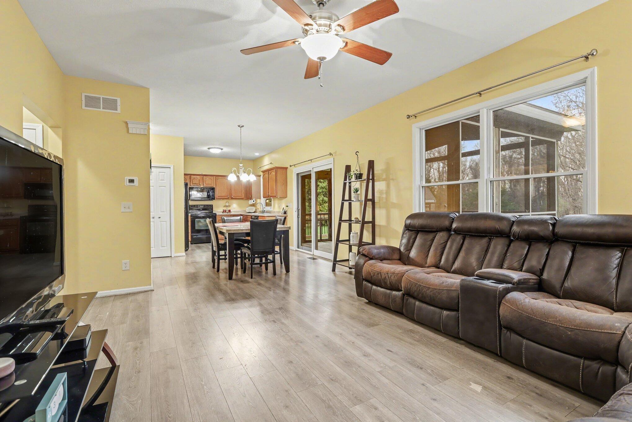 2233 Suncrest Breeze Property Photo 10