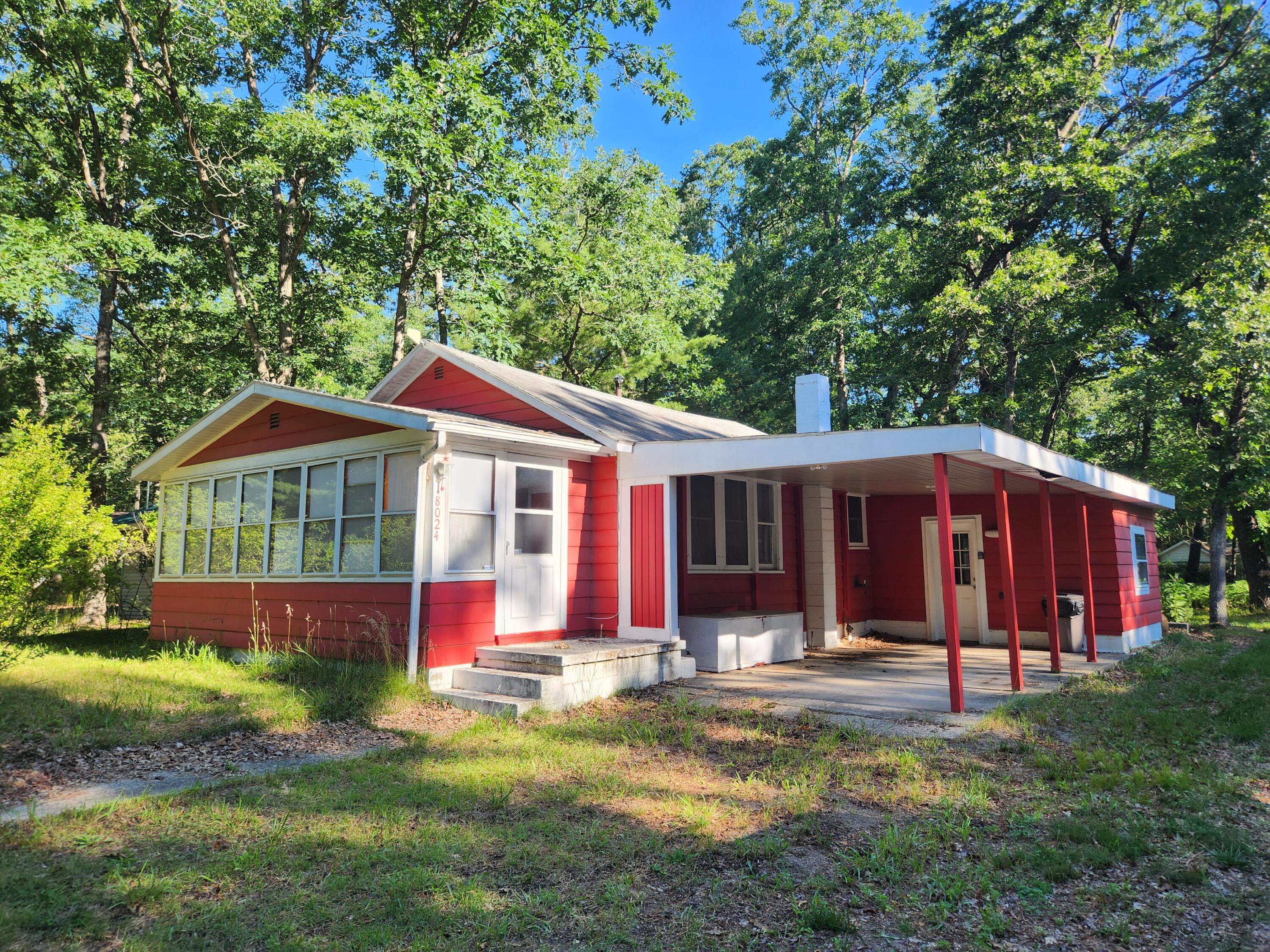 8024 W Hemlock Avenue Property Photo 1