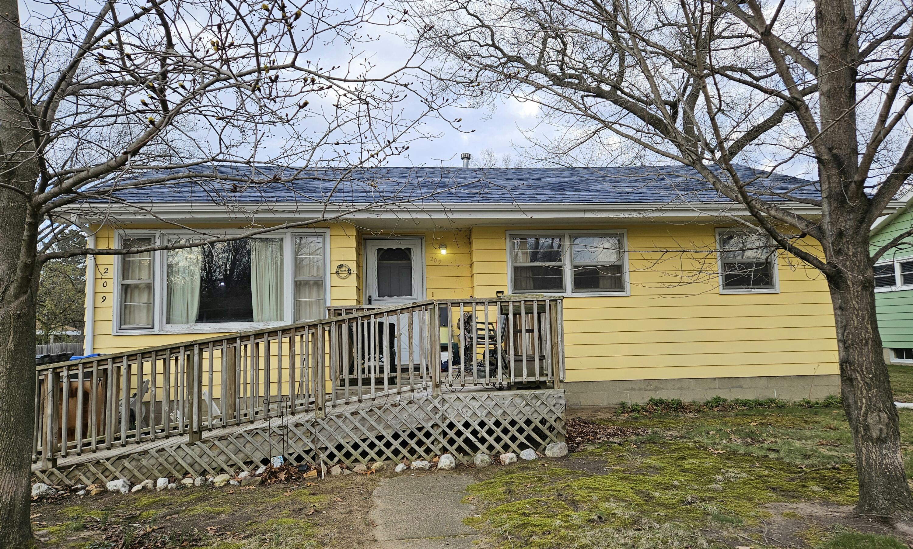 209 S Marshall Street Property Photo 1
