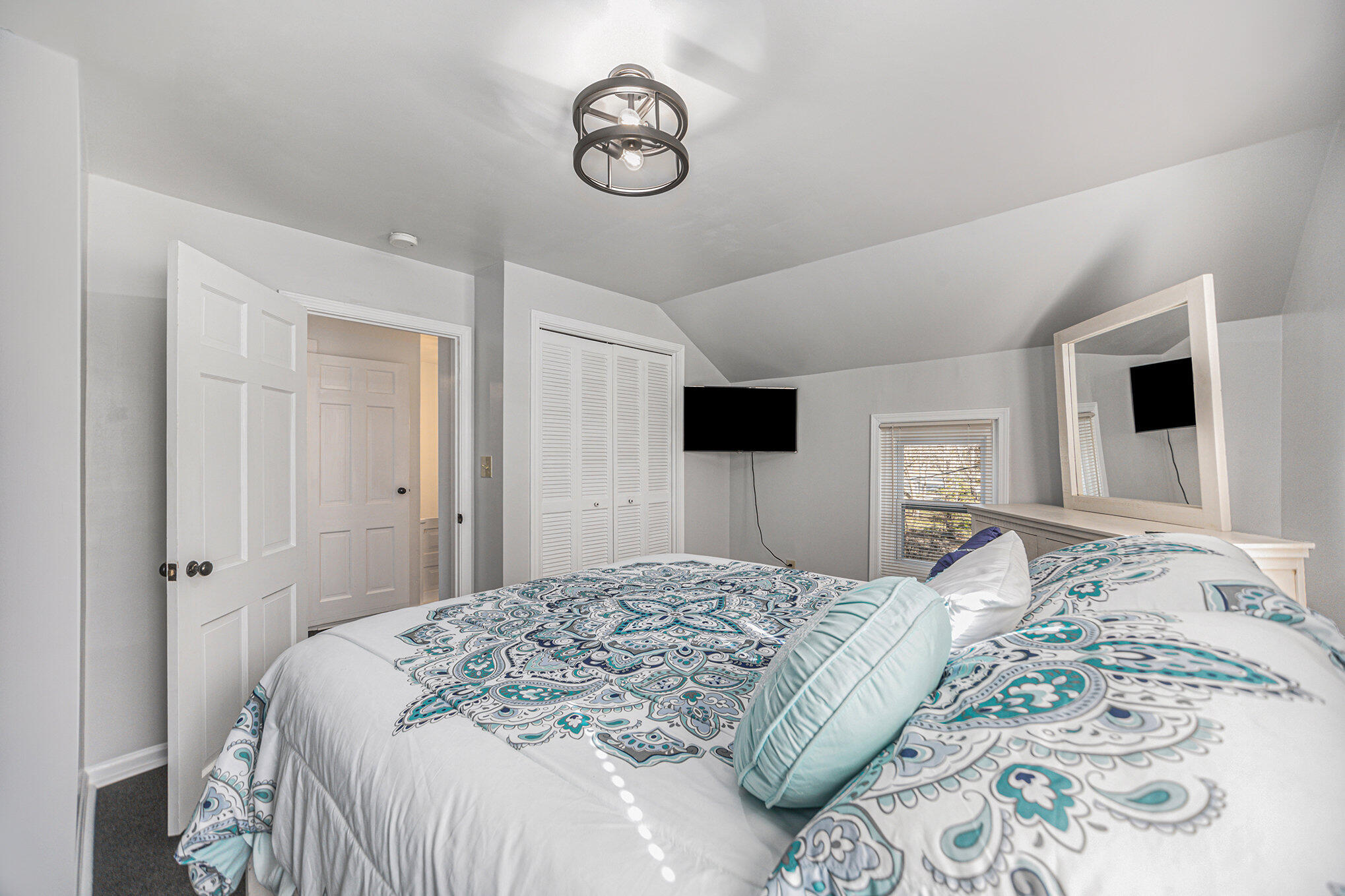 620 N Lakeshore Drive Property Photo 18