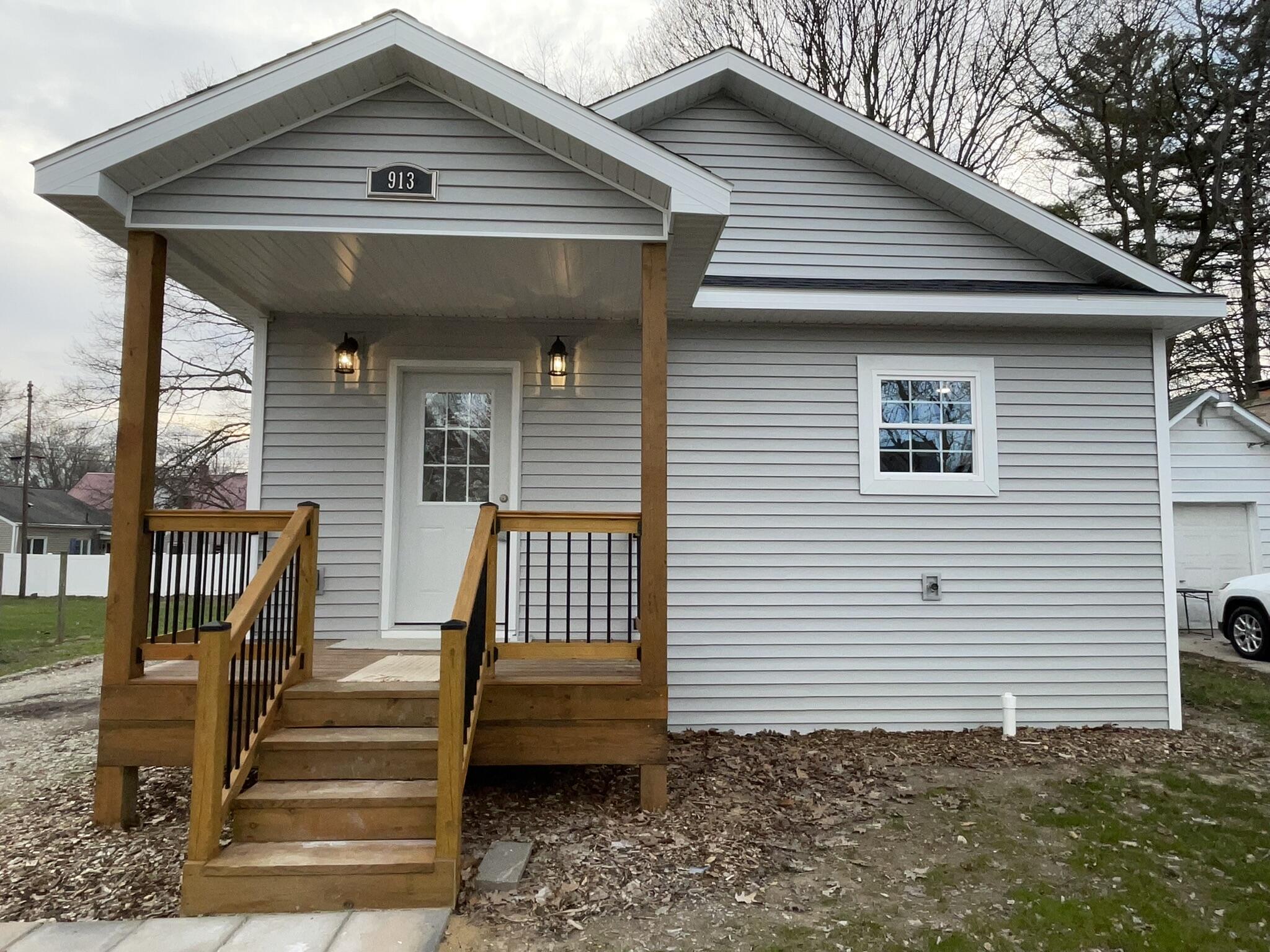 913 Pine Avenue Property Photo 3