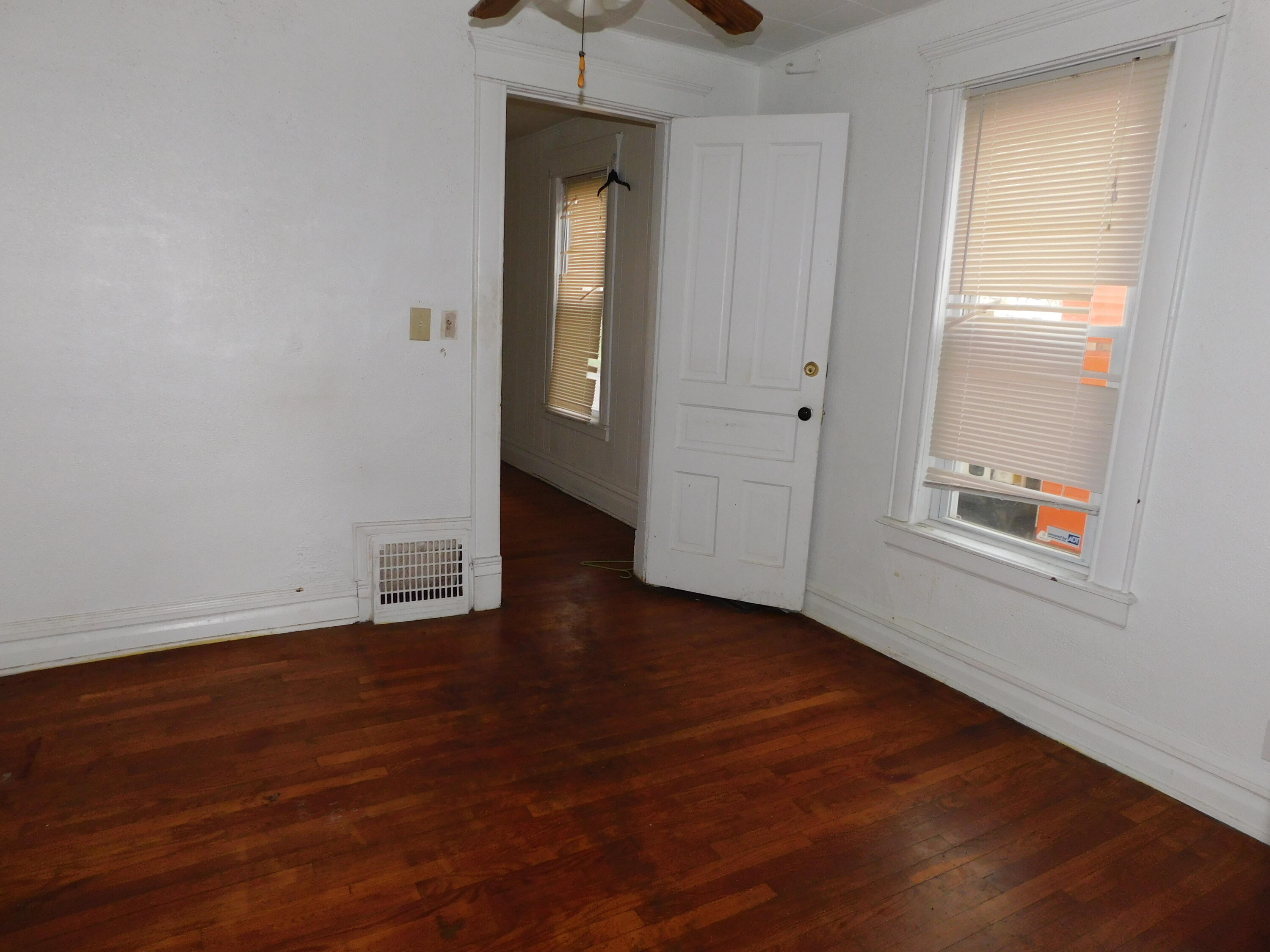 926 Cottage Avenue Property Photo 3