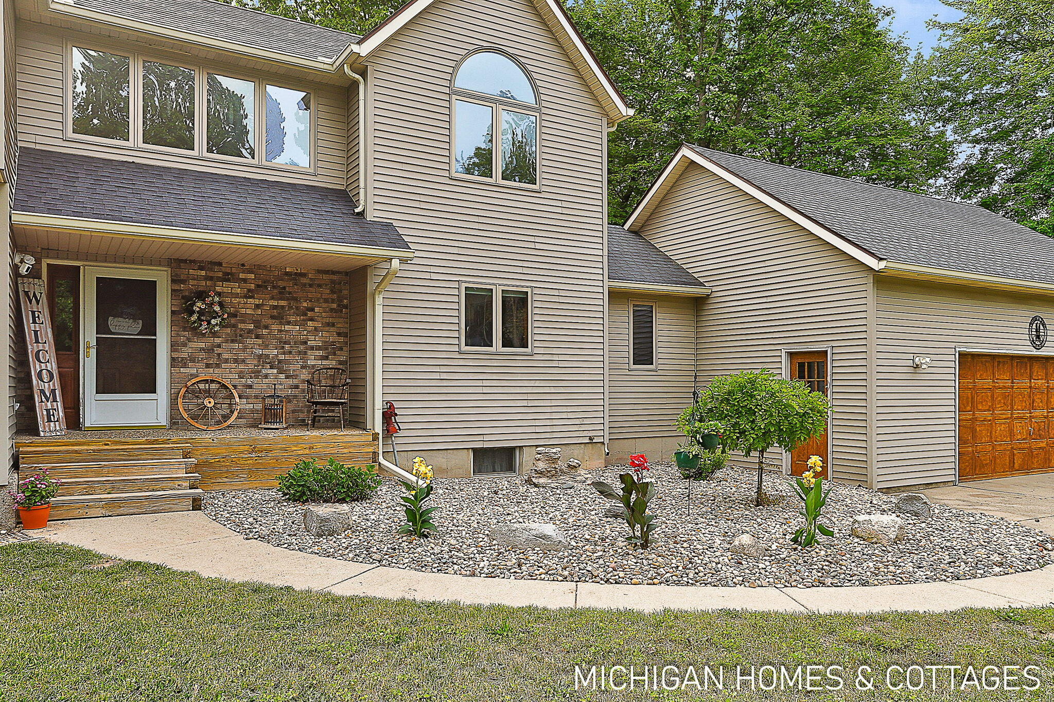 1661 68th Street Property Photo 5