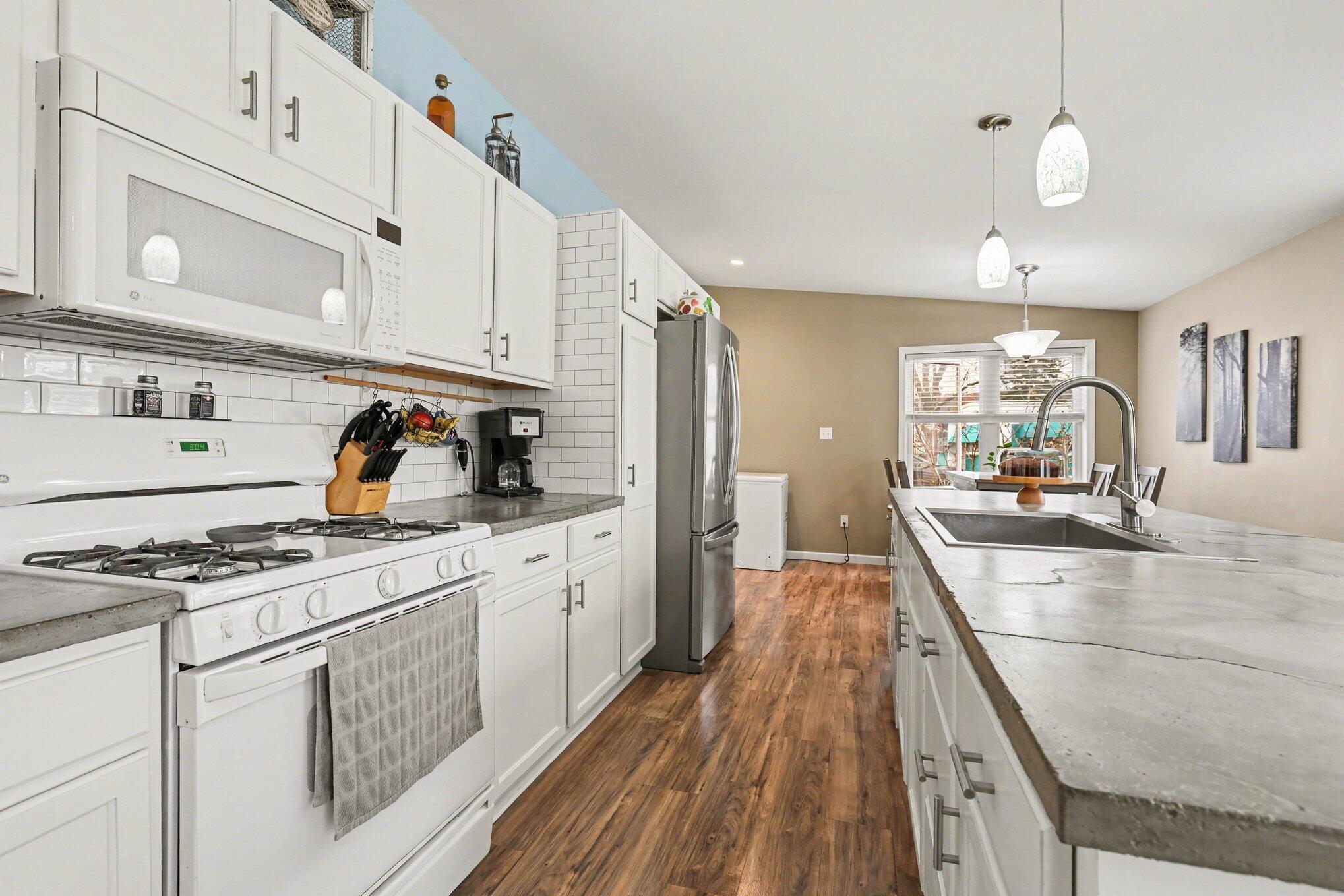 4595 Quebec Avenue Sw Property Photo 7
